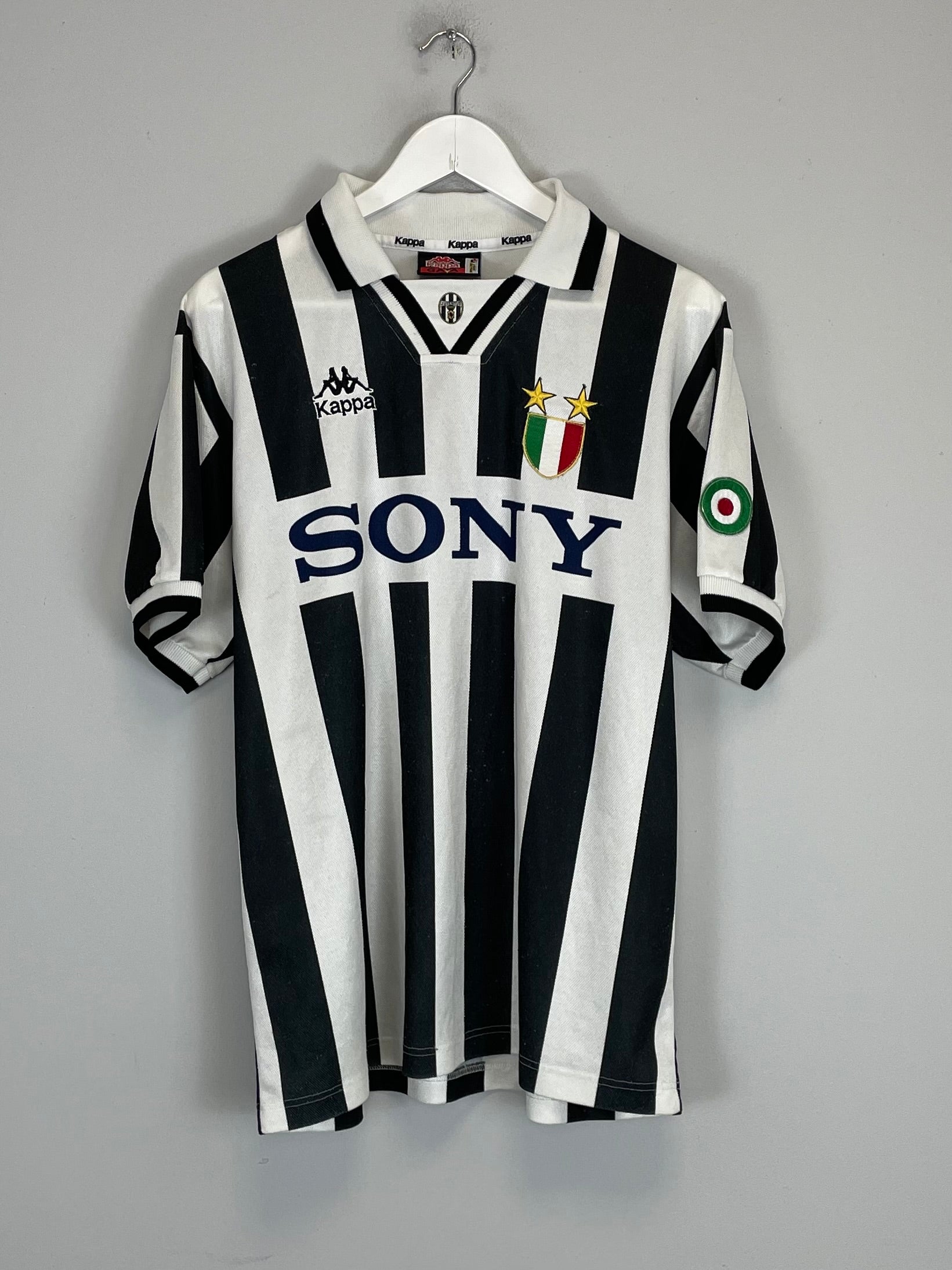 Shop 1995/97 JUVENTUS HOME SHIRT (L) KAPPA, classic football shirts, vintage football shirts & retro soccer jerseys at Cult Kits