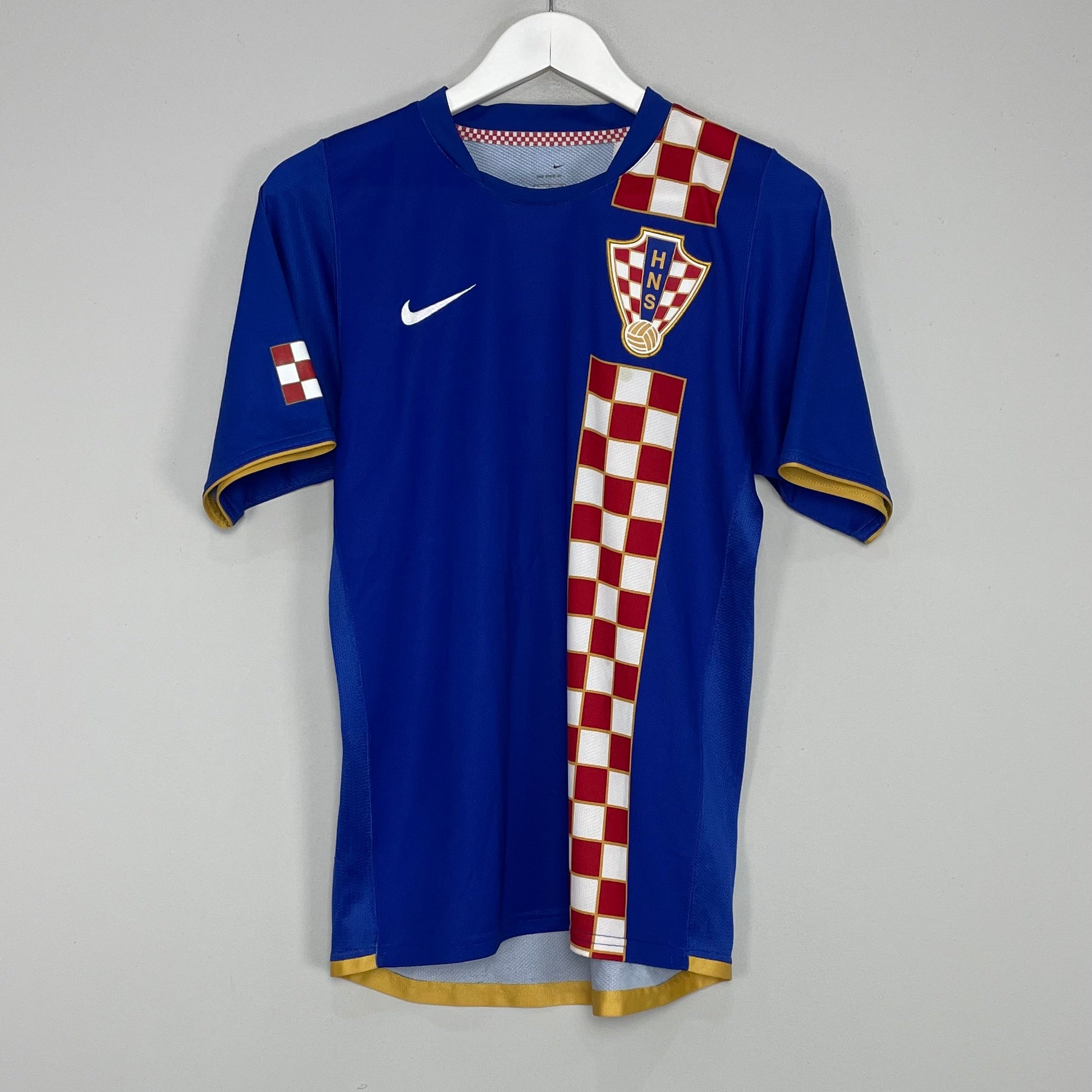 Shop 2006/08 CROATIA AWAY SHIRT (S) NIKE, classic football shirts, vintage football shirts & retro soccer jerseys at Cult Kits