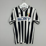 Image of the Juventus shirt from the 1995/96 season 