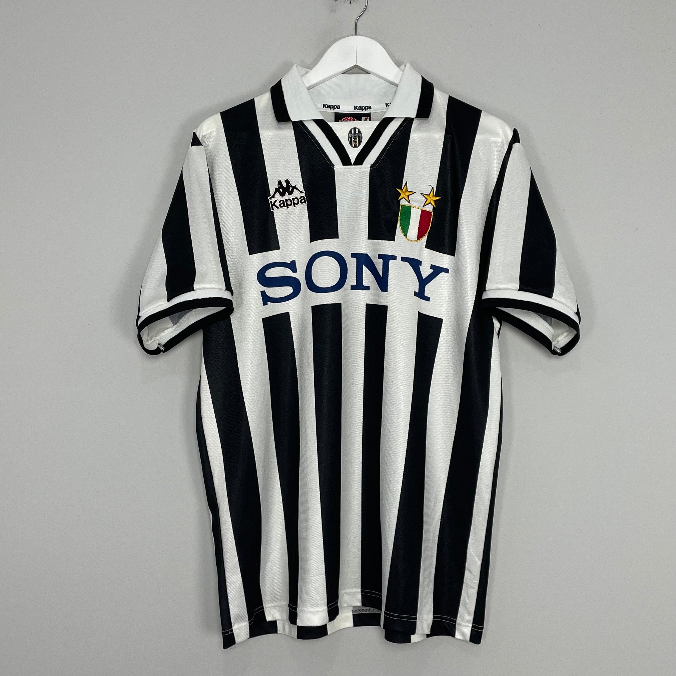 Shop 1995/96 JUVENTUS HOME SHIRT (L) KAPPA, classic football shirts, vintage football shirts & retro soccer jerseys at Cult Kits