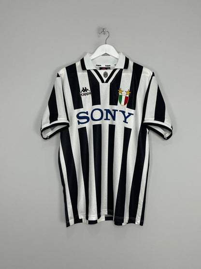 Image of the Juventus shirt from the 1995/96 season 