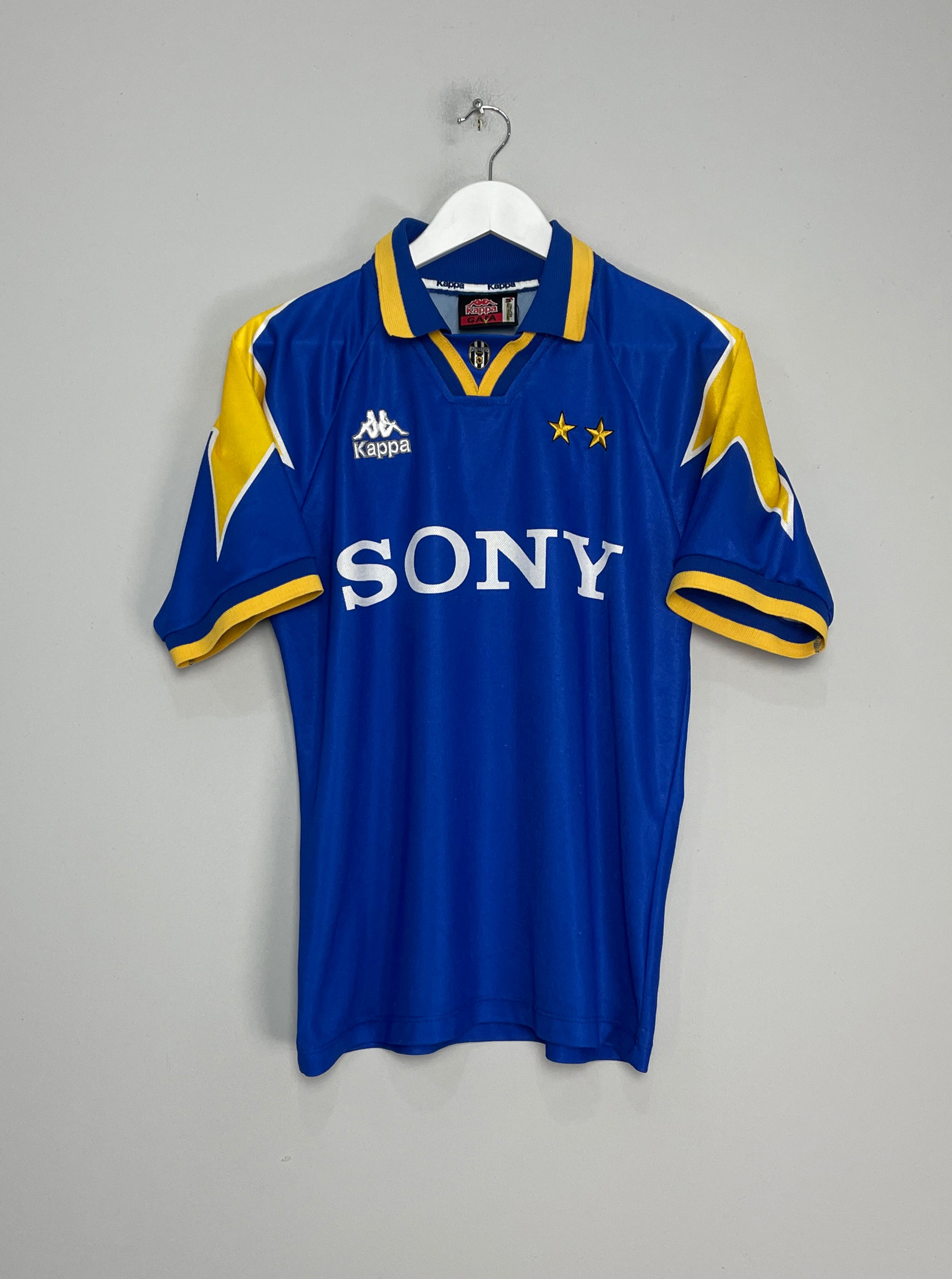 Shop 1996/97 JUVENTUS AWAY SHIRT (S) KAPPA, classic football shirts, vintage football shirts & retro soccer jerseys at Cult Kits