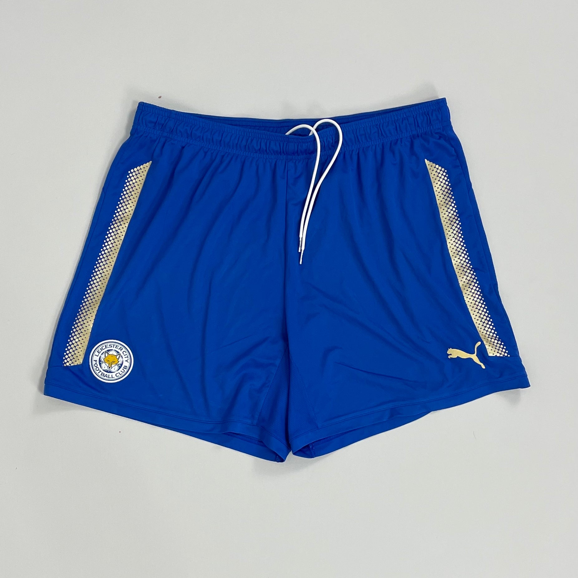 Shop 2017/18 LEICESTER CITY HOME SHORTS (XXL) PUMA, classic football shirts, vintage football shirts & retro soccer jerseys at Cult Kits