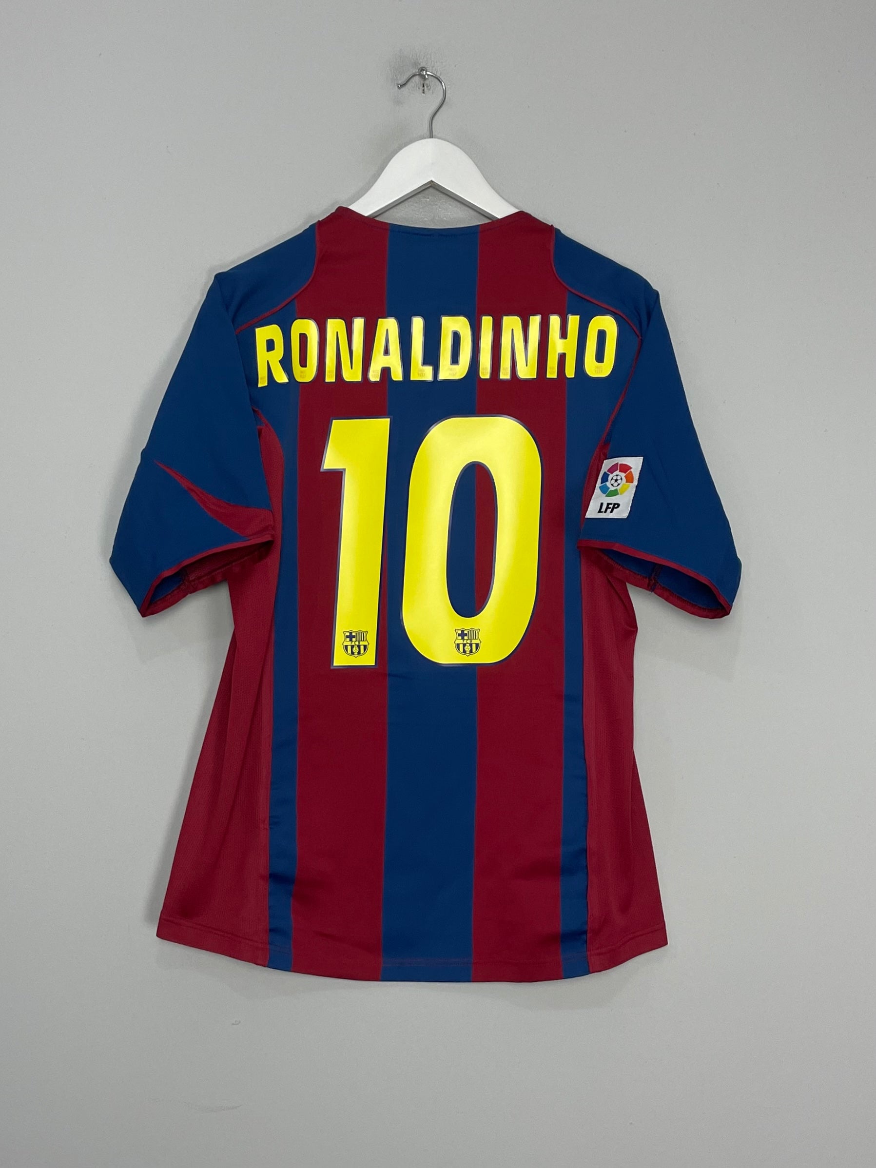 Shop 2004/05 BARCELONA RONALDINHO #10 HOME SHIRT (M) NIKE, classic football shirts, vintage football shirts & retro soccer jerseys at Cult Kits