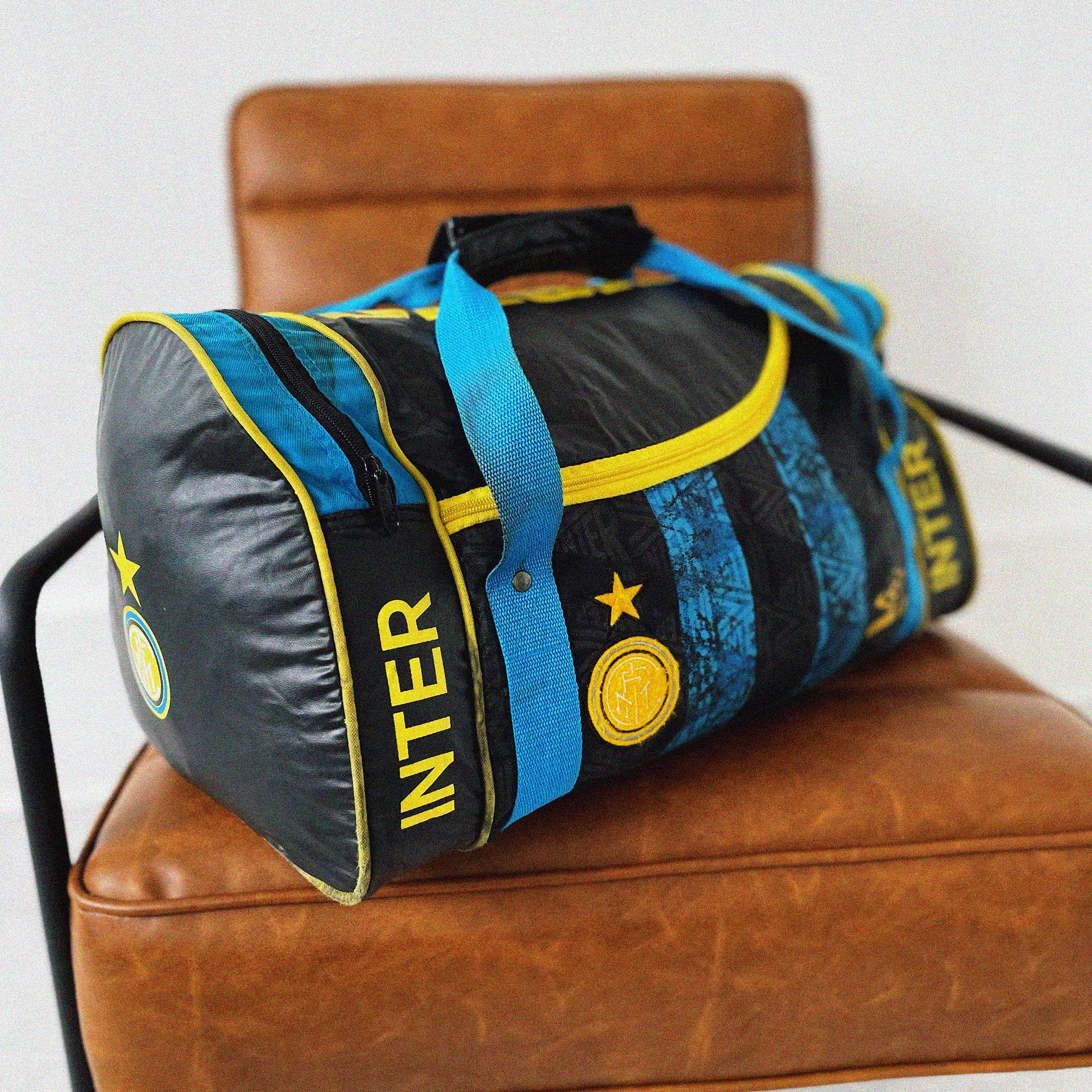 Shop 1996/97 INTER MILAN DUFFLE BAG UMBRO, classic football shirts, vintage football shirts & retro soccer jerseys at Cult Kits