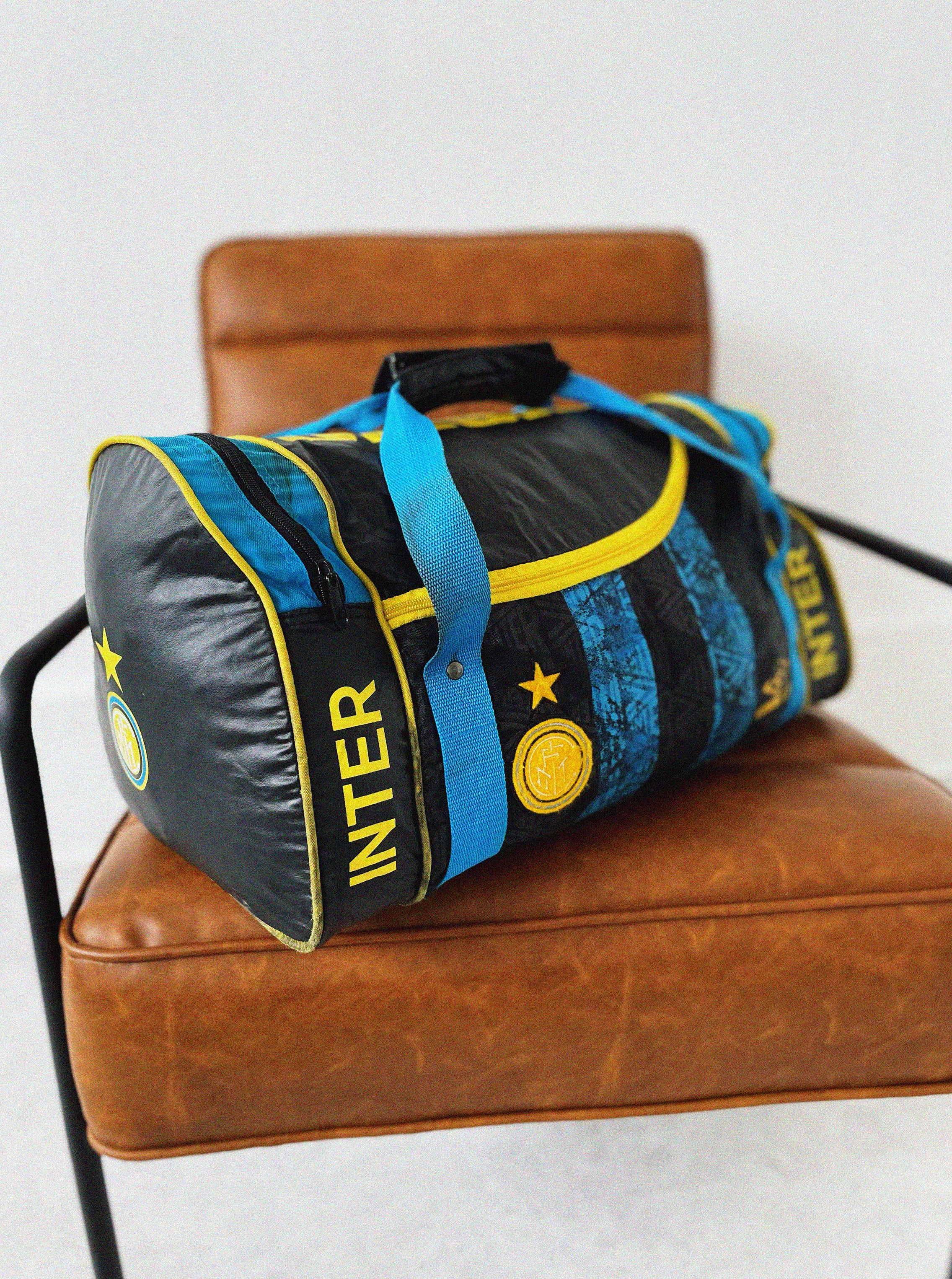 Shop 1996/97 INTER MILAN DUFFLE BAG UMBRO, classic football shirts, vintage football shirts & retro soccer jerseys at Cult Kits