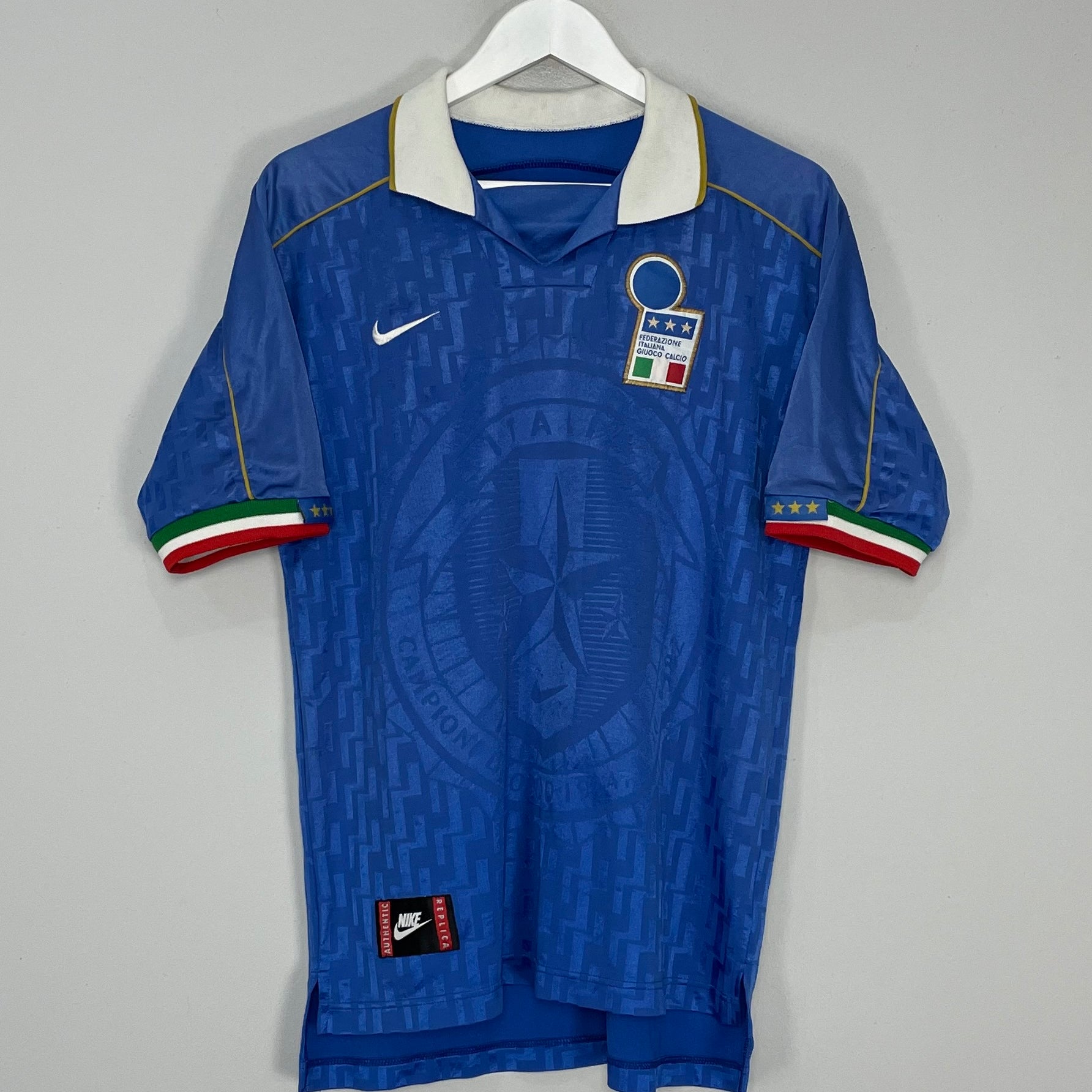Shop 1995/96 ITALY HOME SHIRT (M) NIKE, classic football shirts, vintage football shirts & retro soccer jerseys at Cult Kits