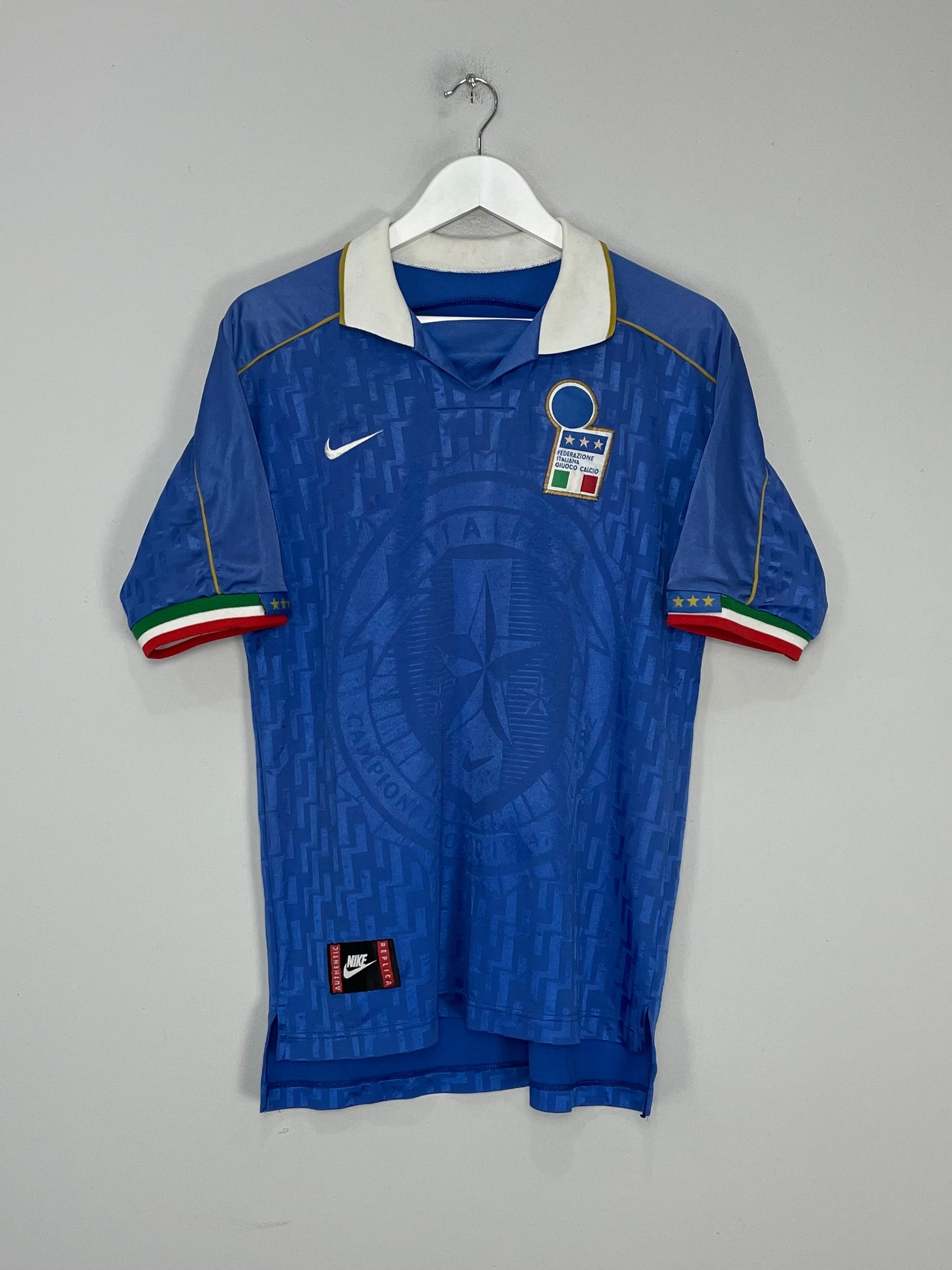 Shop 1995/96 ITALY HOME SHIRT (M) NIKE, classic football shirts, vintage football shirts & retro soccer jerseys at Cult Kits