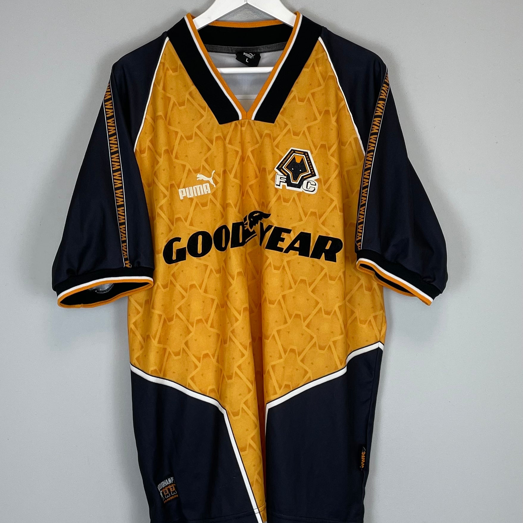 Shop 1996/98 WOLVES HOME SHIRT (L) PUMA, classic football shirts, vintage football shirts & retro soccer jerseys at Cult Kits