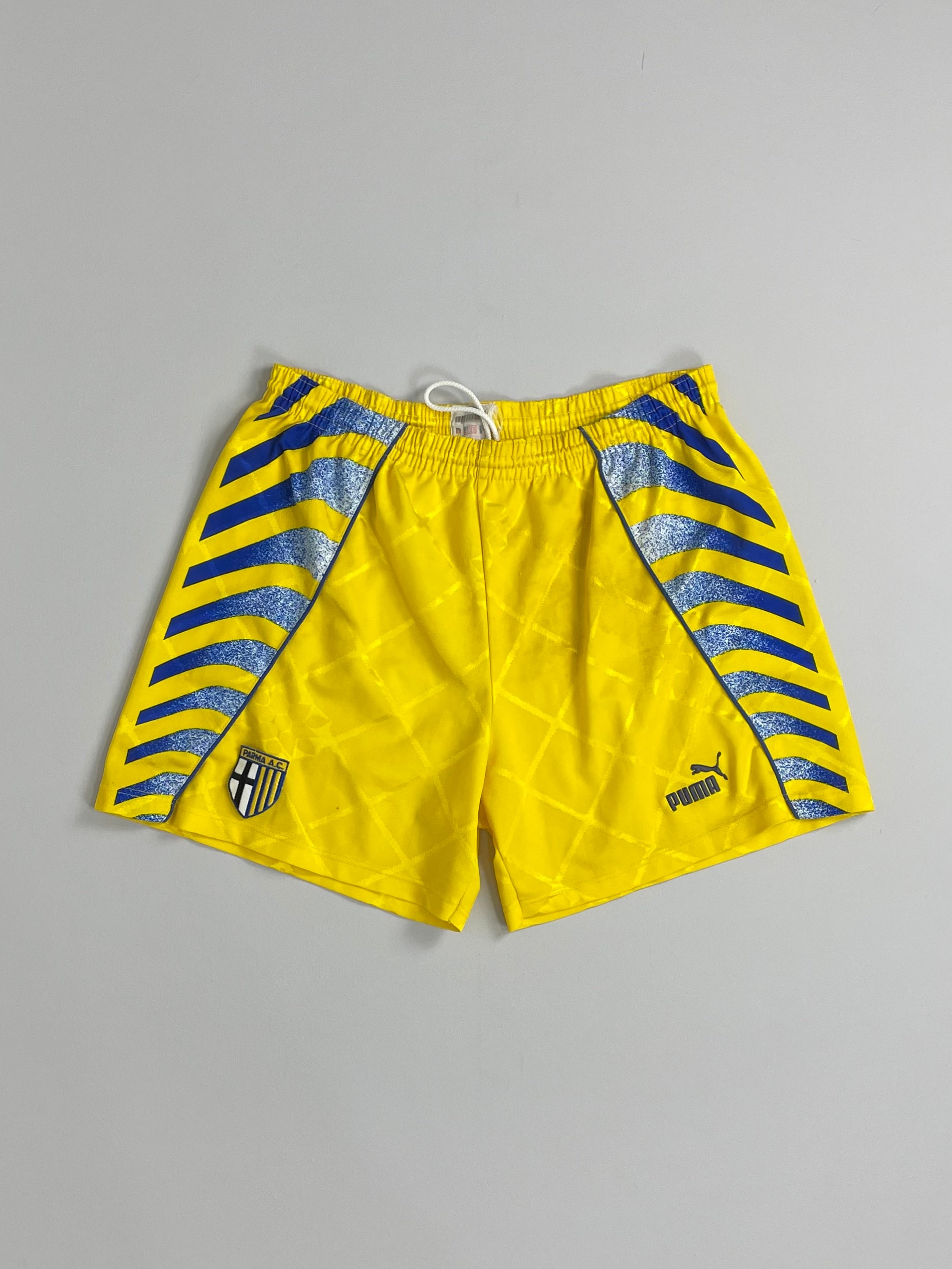 Shop 1995/97 PARMA THIRD SHORTS (L) PUMA, classic football shirts, vintage football shirts & retro soccer jerseys at Cult Kits