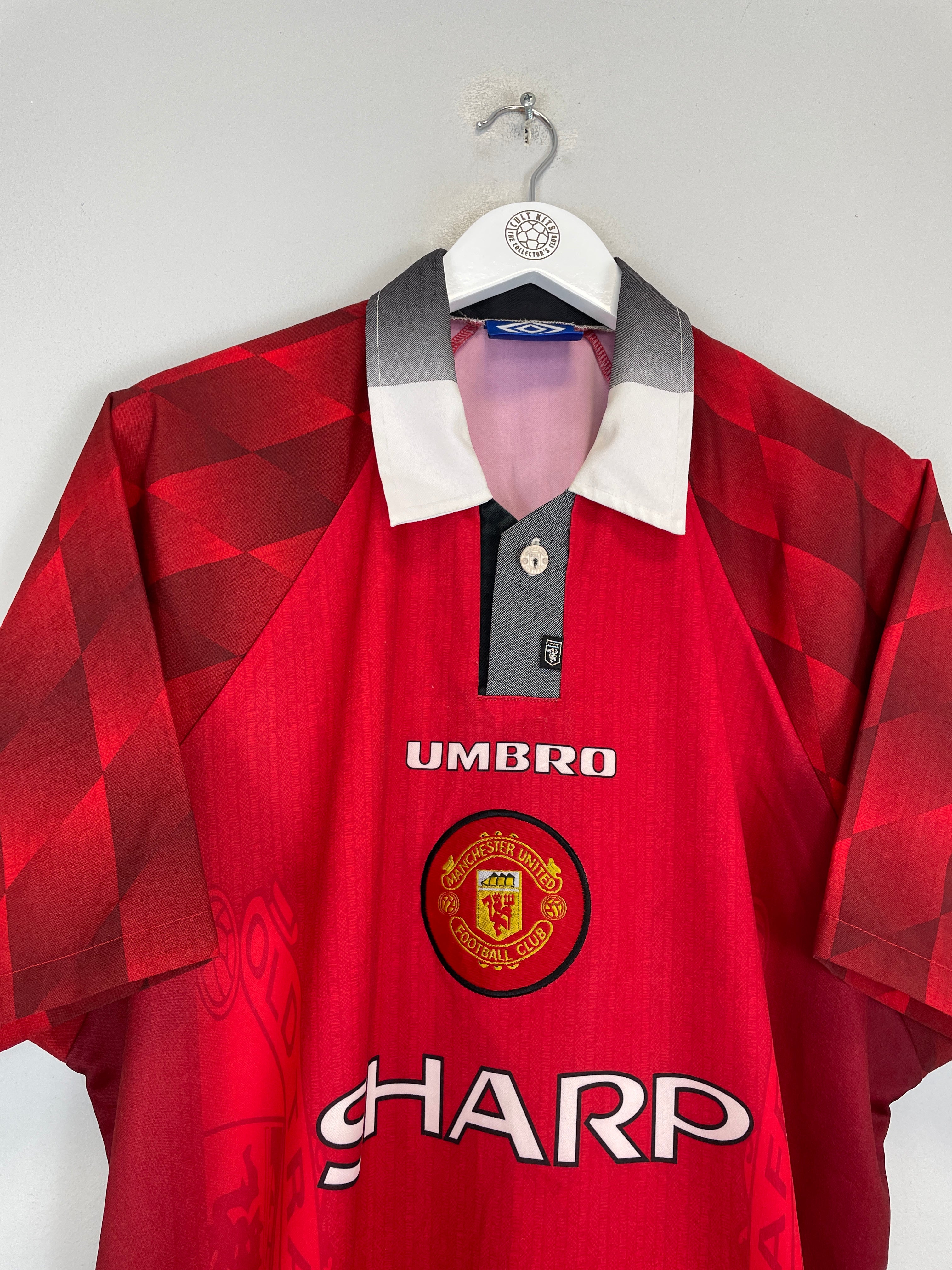 Shop 1996/98 MANCHESTER UNITED CANTONA #7 HOME SHIRT (XL) UMBRO, classic football shirts, vintage football shirts & retro soccer jerseys at Cult Kits