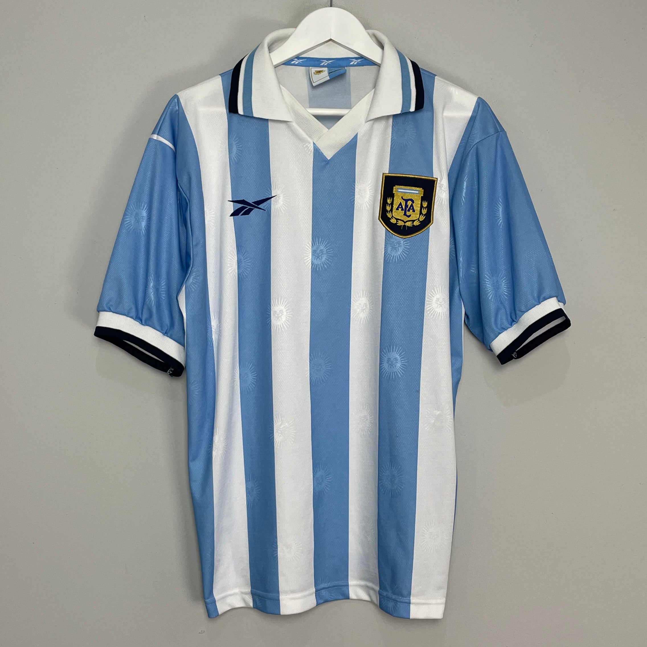 Shop 1999/00 ARGENTINA HOME SHIRT (L) REEBOK, classic football shirts, vintage football shirts & retro soccer jerseys at Cult Kits