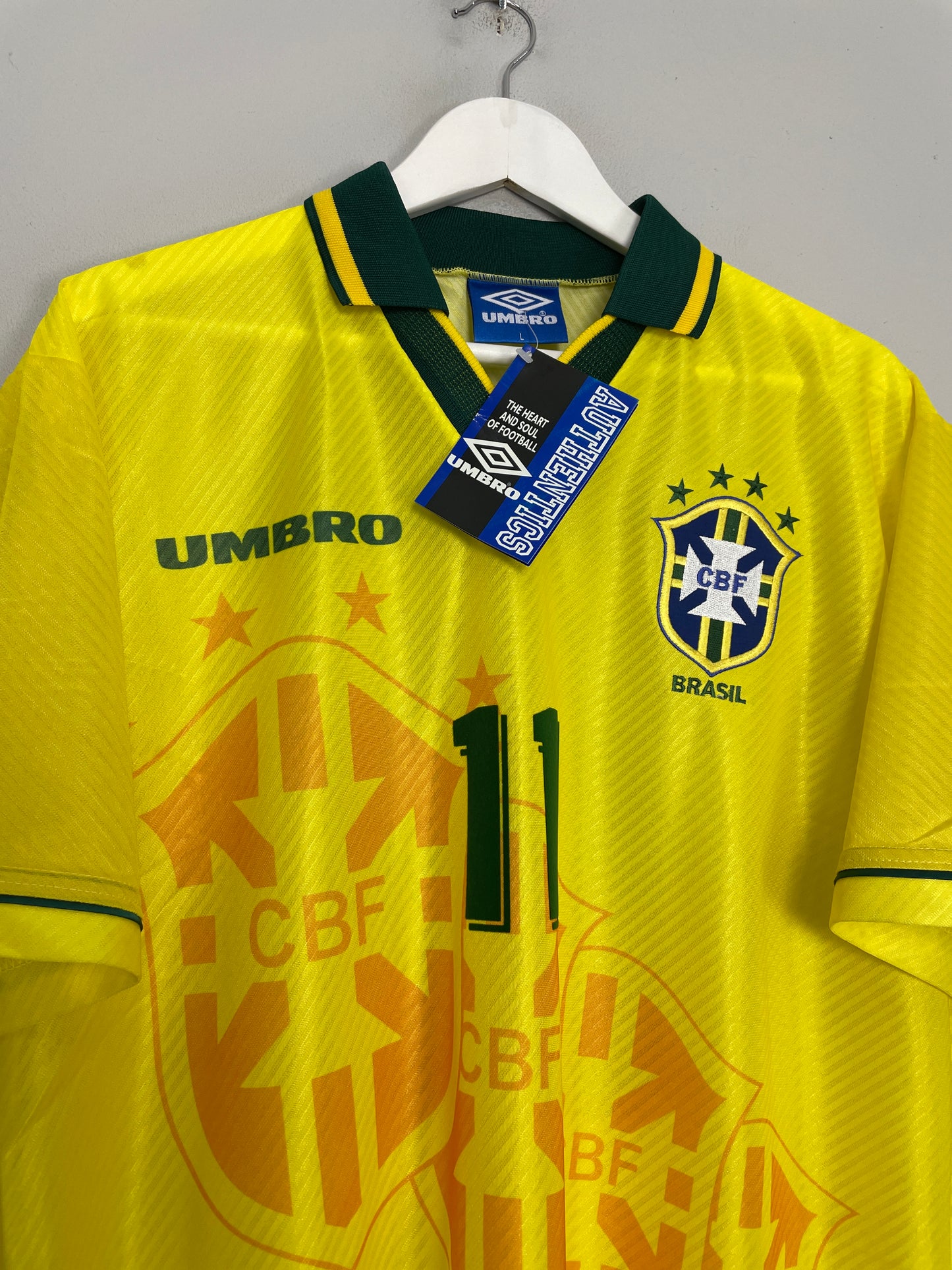 1994/96 BRAZIL ROMARIO #11 *BNWT* HOME SHIRT (L) UMBRO