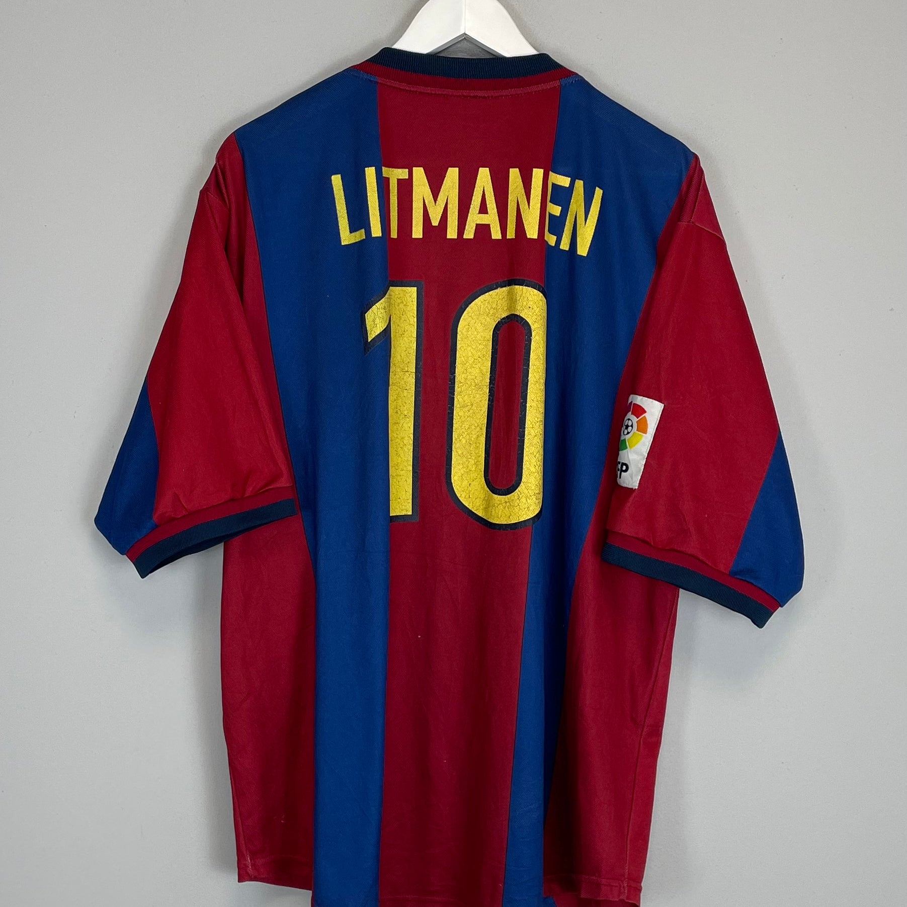 Shop 1998/99 BARCELONA LITMANEN #10 HOME SHIRT (XXL) NIKE, classic football shirts, vintage football shirts & retro soccer jerseys at Cult Kits