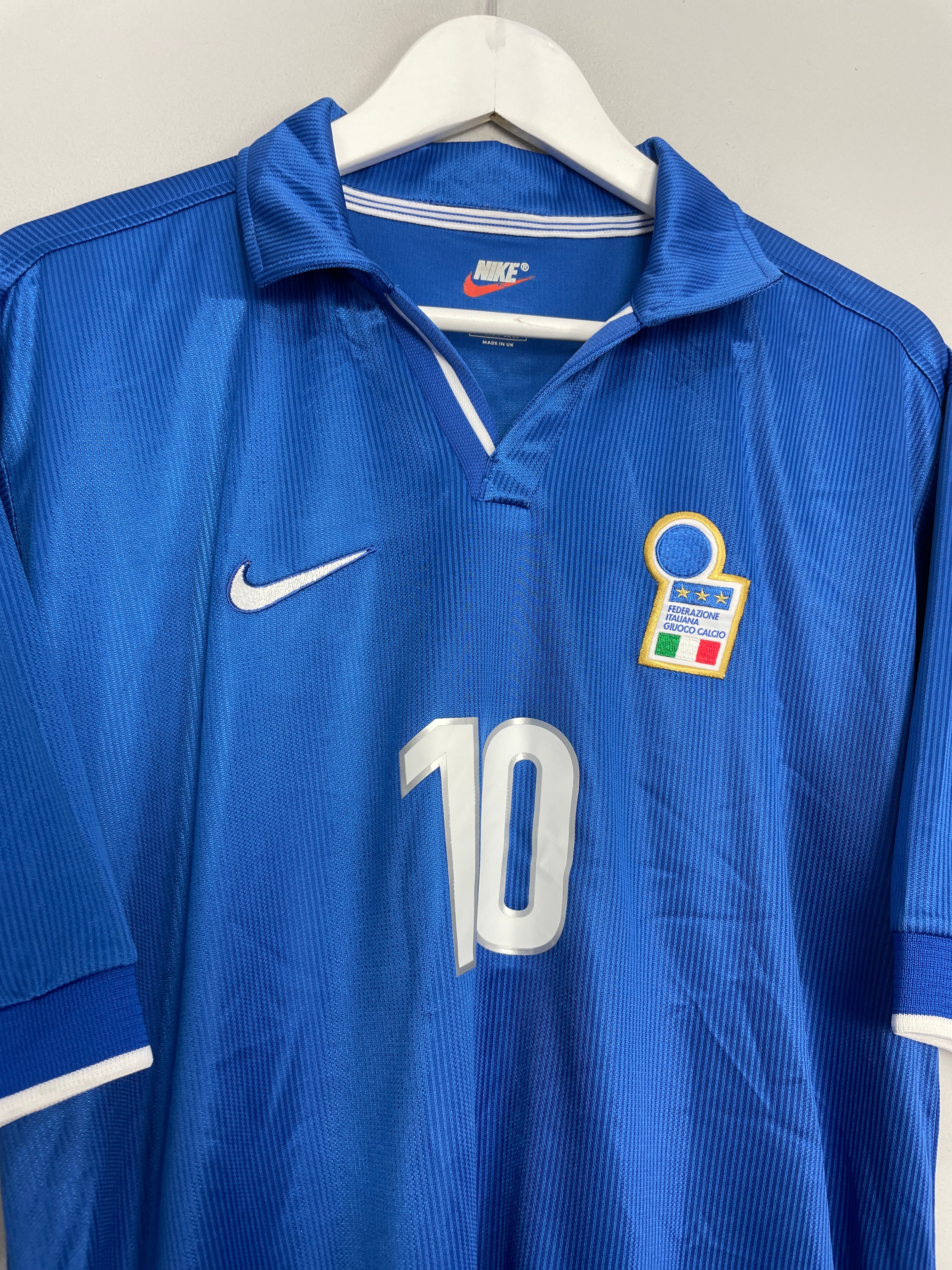 Shop 1997/98 ITALY DEL PIERO #10 HOME SHIRT (L) NIKE, classic football shirts, vintage football shirts & retro soccer jerseys at Cult Kits