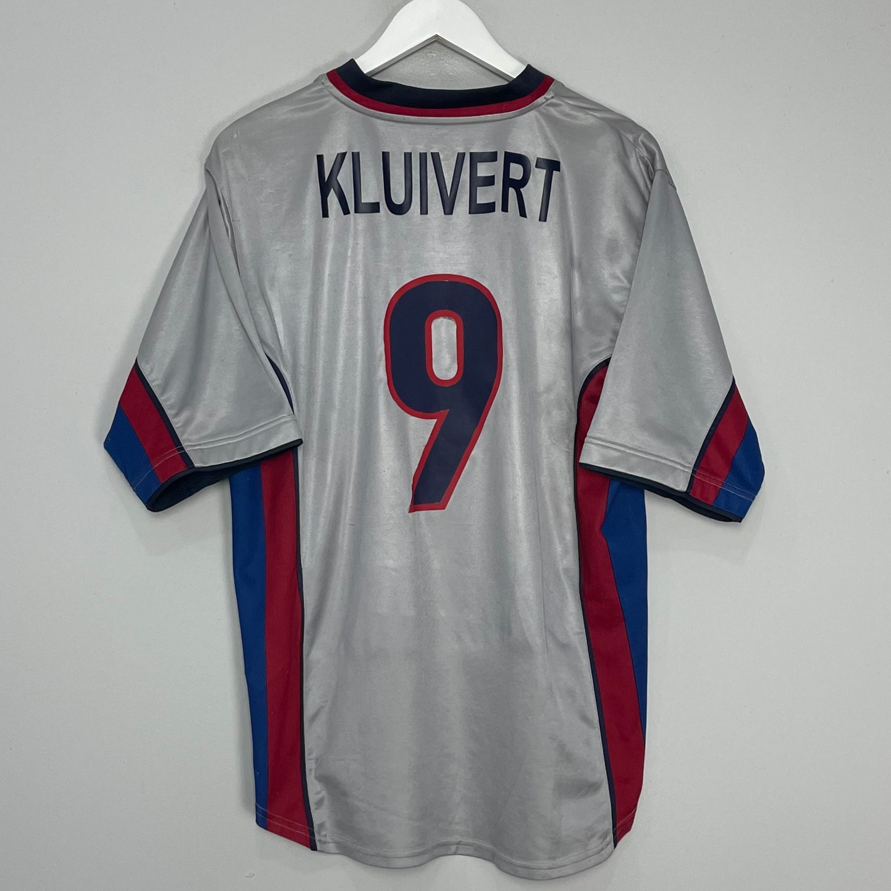 Shop 1998/01 BARCELONA KLUIVERT #9 AWAY SHIRT (L) NIKE, classic football shirts, vintage football shirts & retro soccer jerseys at Cult Kits