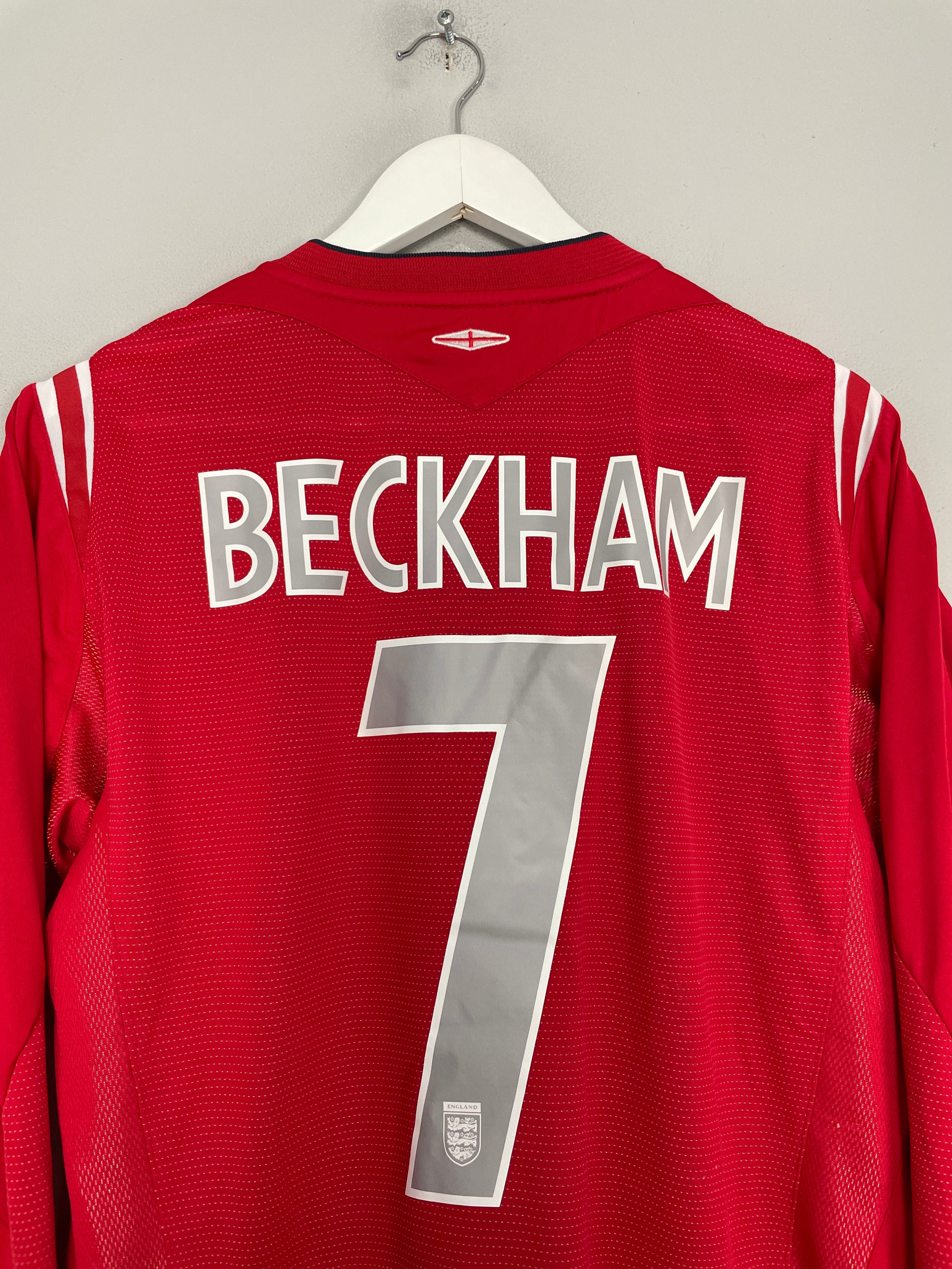 Shop 2004/06 ENGLAND BECKHAM #7 L/S AWAY SHIRT (M) UMBRO, classic football shirts, vintage football shirts & retro soccer jerseys at Cult Kits