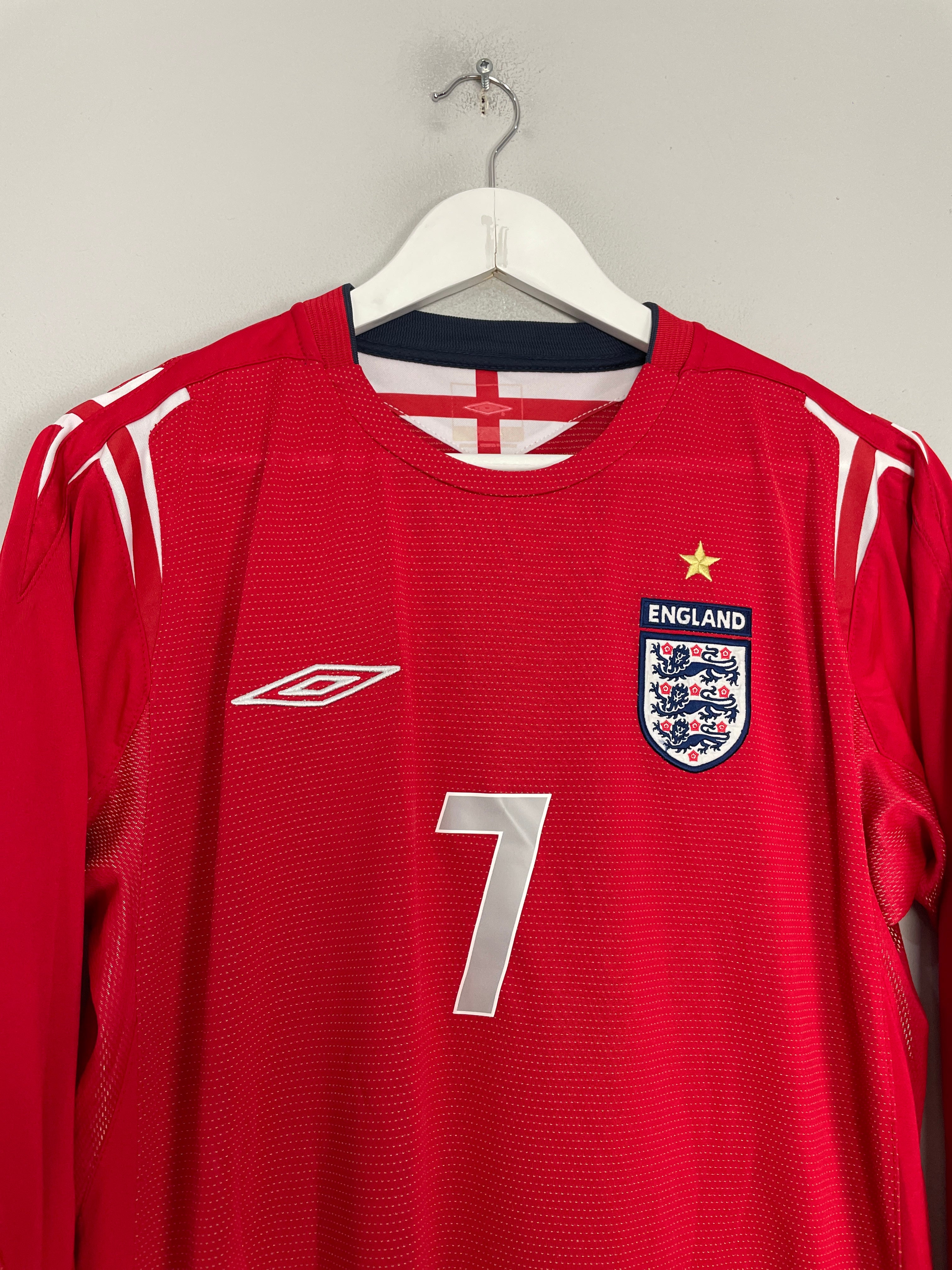 Shop 2004/06 ENGLAND BECKHAM #7 L/S AWAY SHIRT (M) UMBRO, classic football shirts, vintage football shirts & retro soccer jerseys at Cult Kits