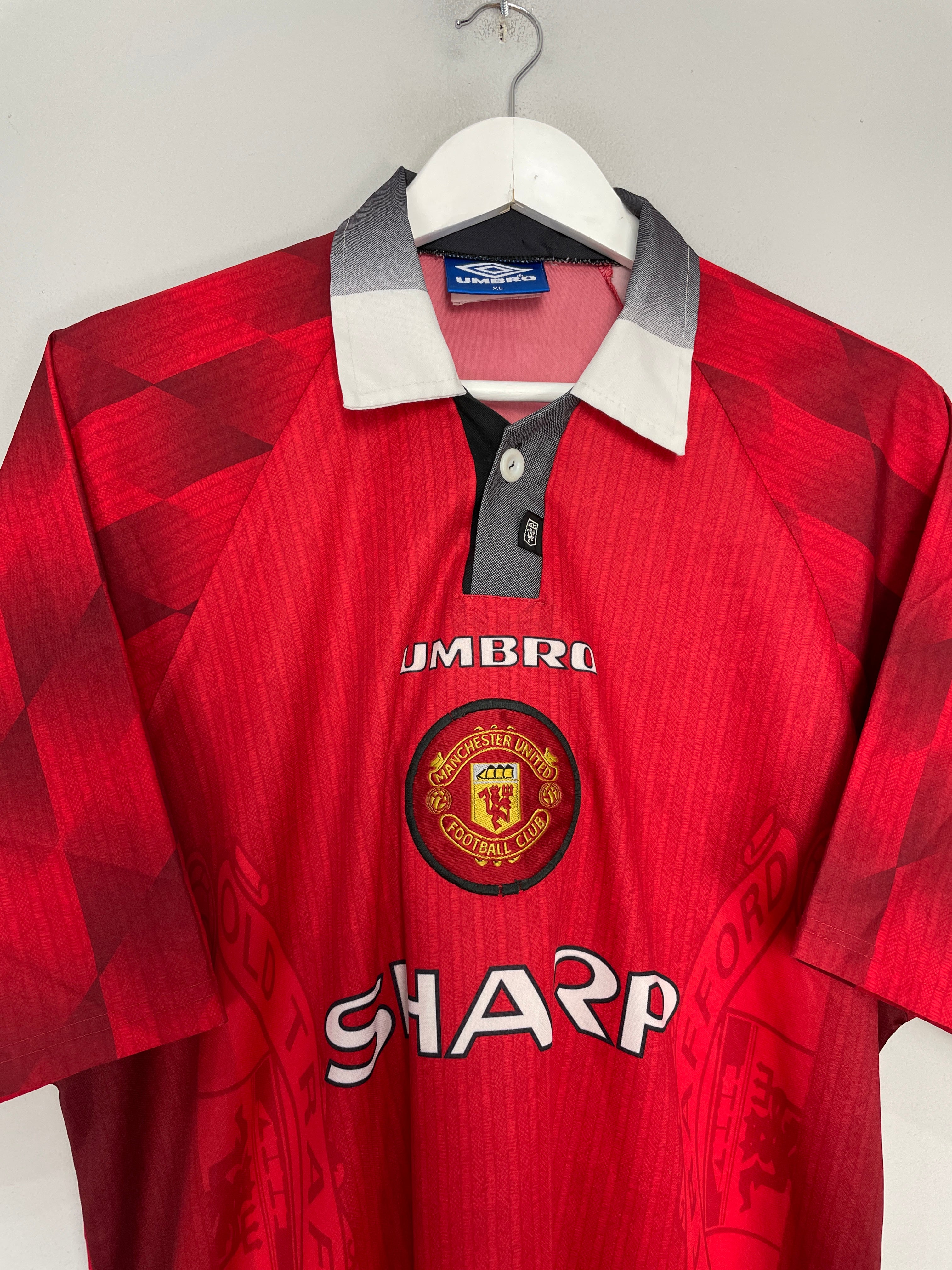 Shop 1996/98 MANCHESTER UNITED HOME SHIRT (XL) UMBRO, classic football shirts, vintage football shirts & retro soccer jerseys at Cult Kits