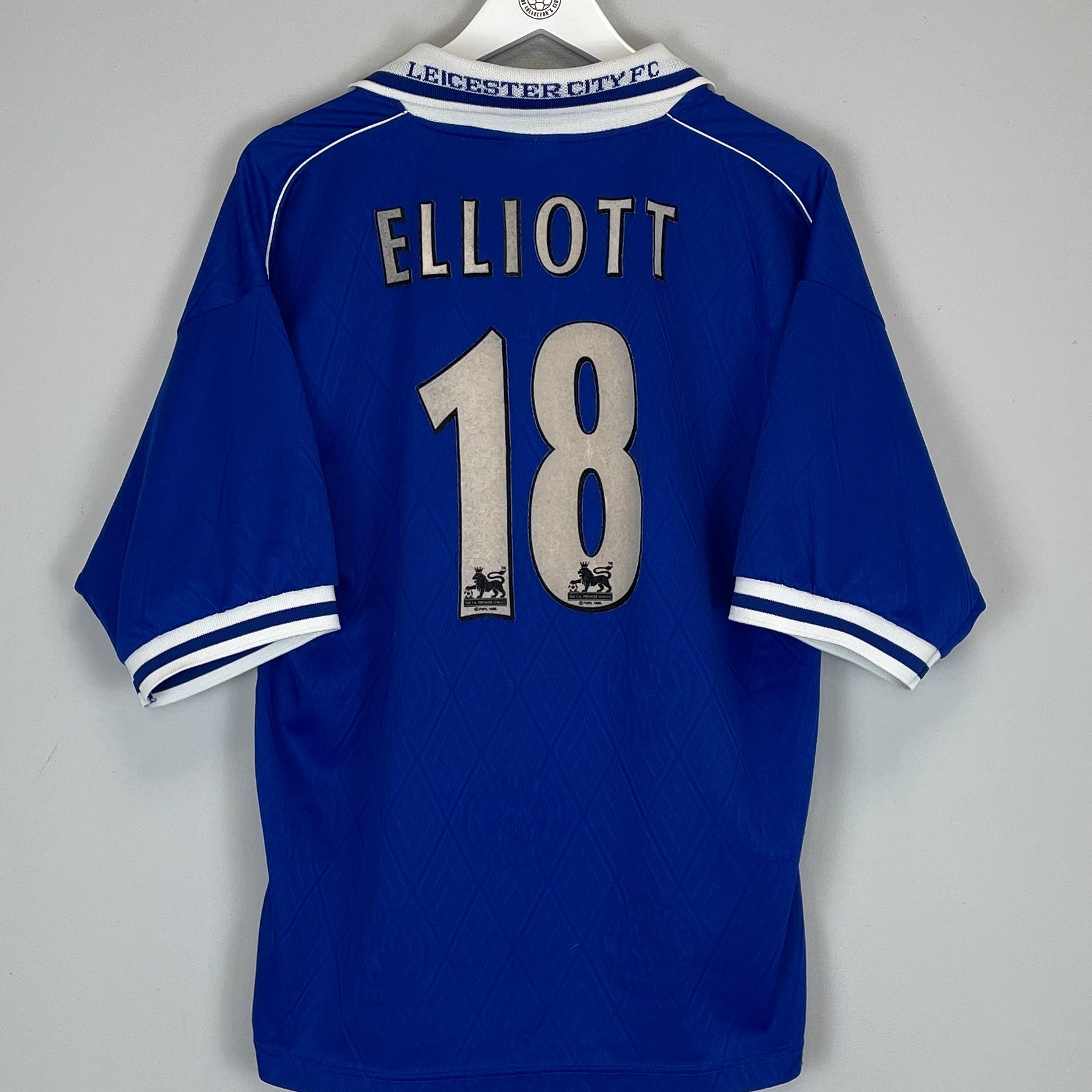 Shop 1998/00 LEICESTER CITY ELLIOT #18 HOME SHIRT (L) FOX LEISURE, classic football shirts, vintage football shirts & retro soccer jerseys at Cult Kits