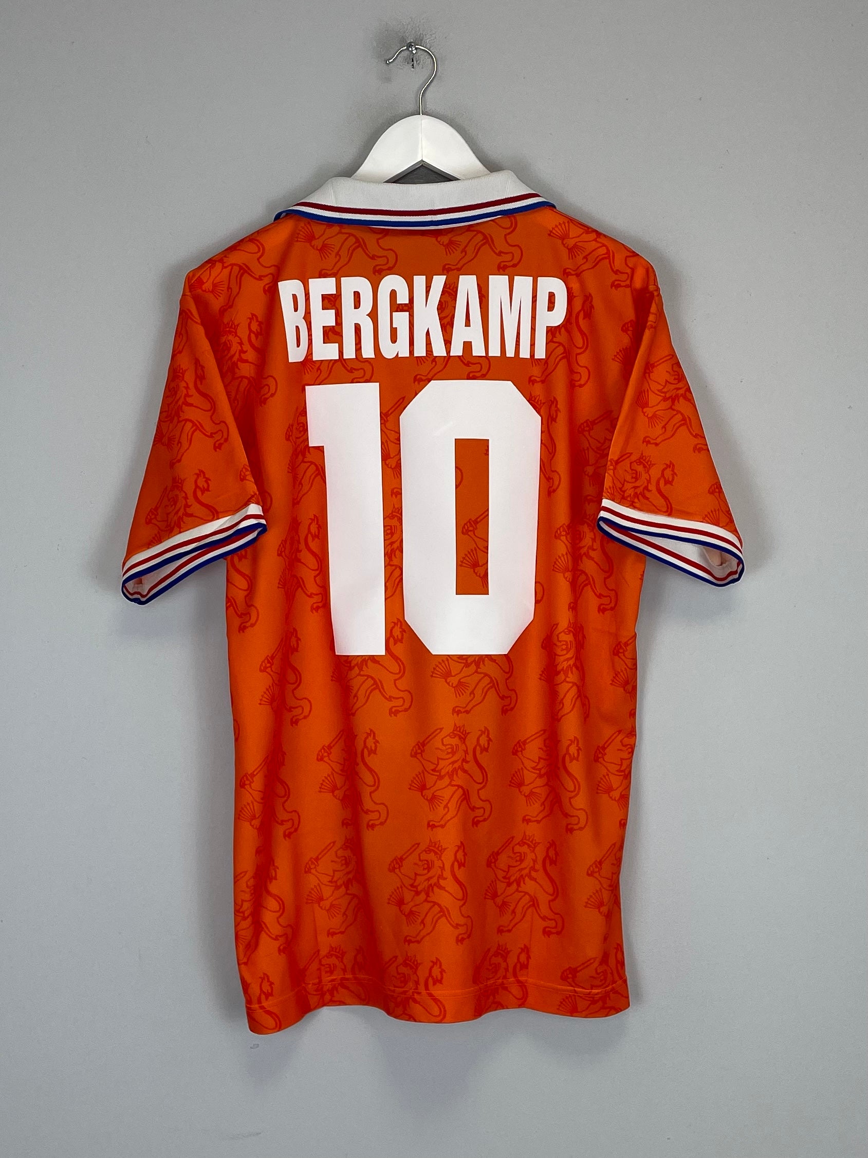 Shop 1994/95 NETHERLANDS BERGKAMP #10 HOME SHIRT (M) LOTTO, classic football shirts, vintage football shirts & retro soccer jerseys at Cult Kits