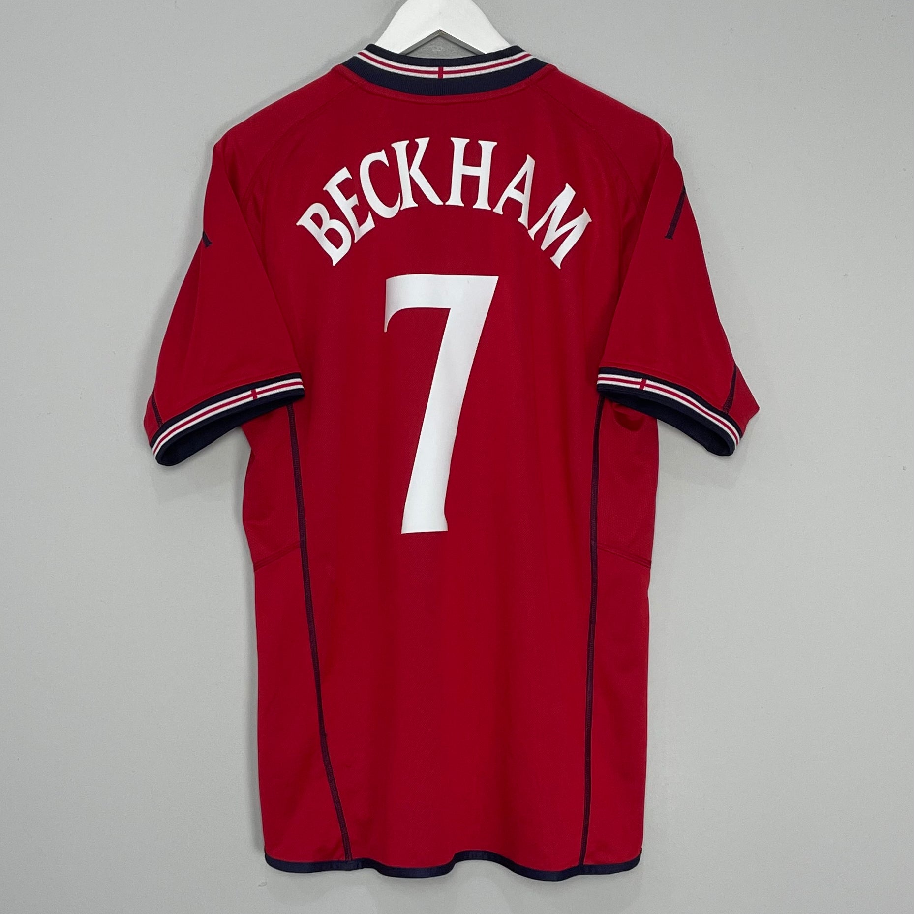 Shop 2002/04 ENGLAND BECKHAM #7 AWAY SHIRT (M) UMBRO, classic football shirts, vintage football shirts & retro soccer jerseys at Cult Kits