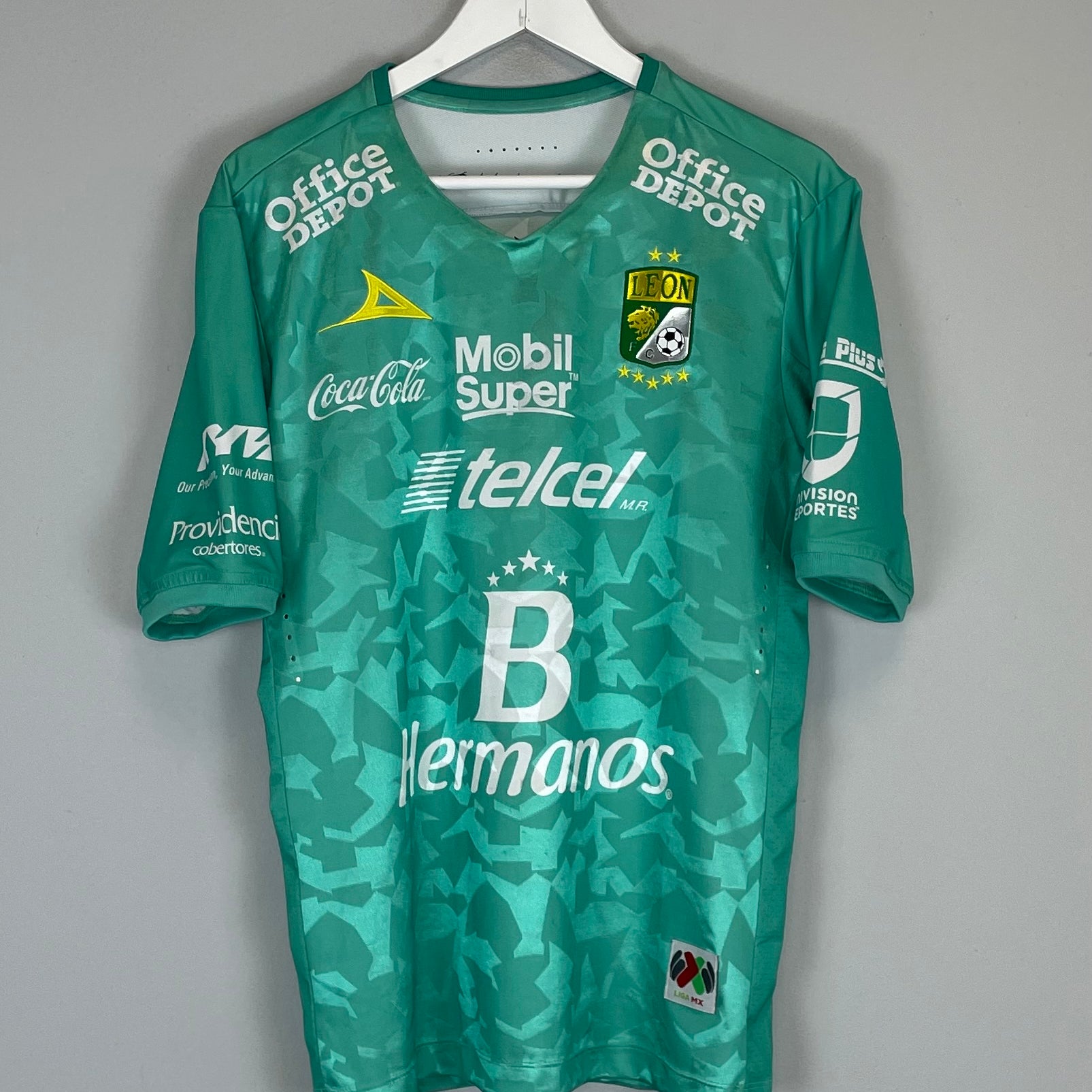 Shop 2016/17 CLUB LEON HOME SHIRT (L) PIRMA, classic football shirts, vintage football shirts & retro soccer jerseys at Cult Kits