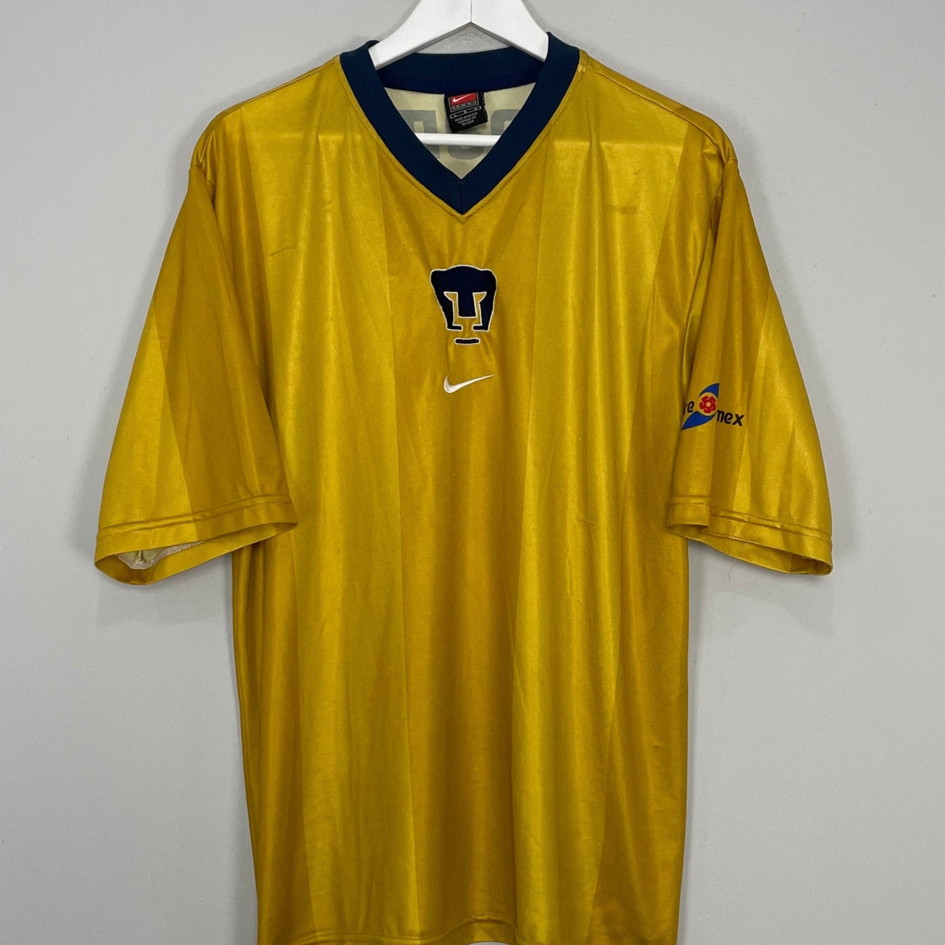 Shop 2000/01 UNAM PUMAS AWAY SHIRT (L) NIKE, classic football shirts, vintage football shirts & retro soccer jerseys at Cult Kits