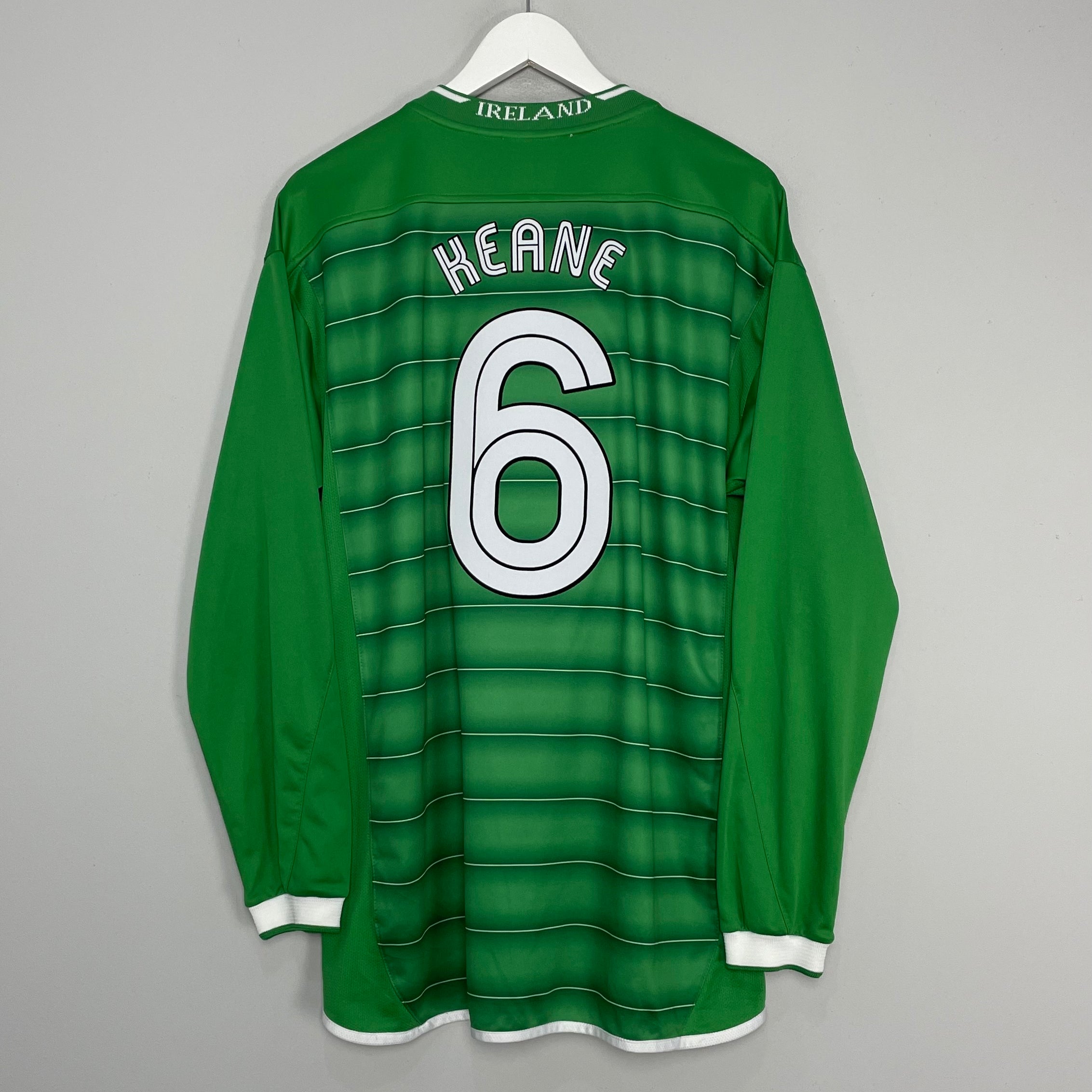 Shop 2003/04 IRELAND KEANE #6 L/S HOME SHIRT (XL) UMBRO, classic football shirts, vintage football shirts & retro soccer jerseys at Cult Kits