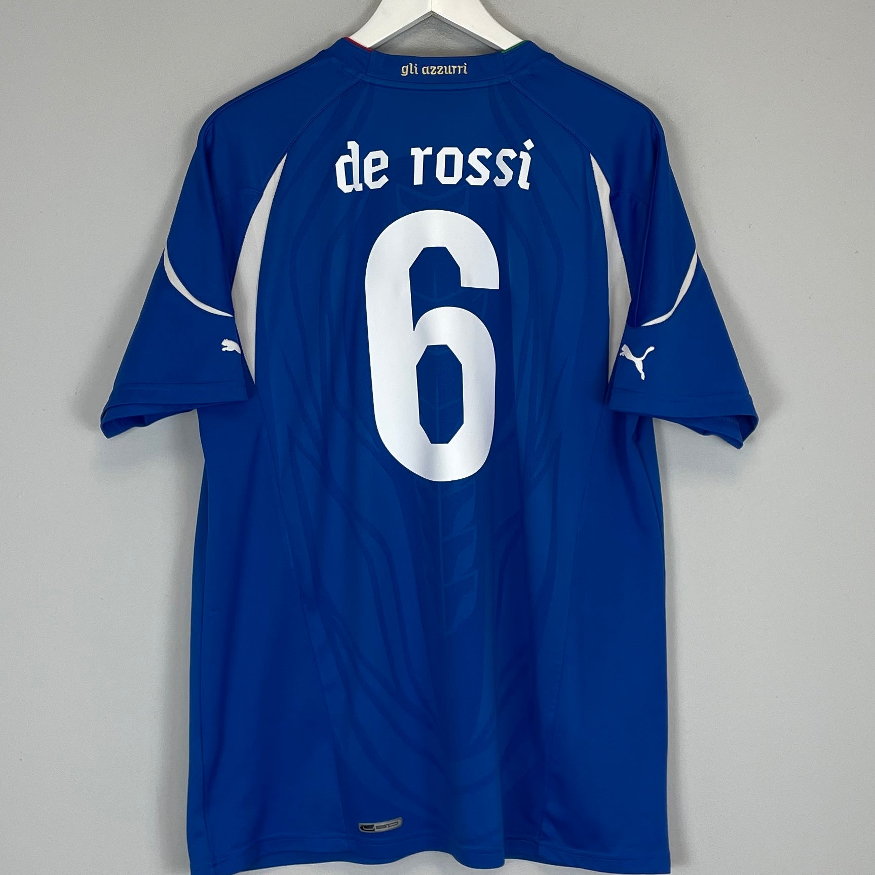 Shop 2010/12 ITALY DE ROSSI #6 HOME SHIRT (XL) PUMA, classic football shirts, vintage football shirts & retro soccer jerseys at Cult Kits