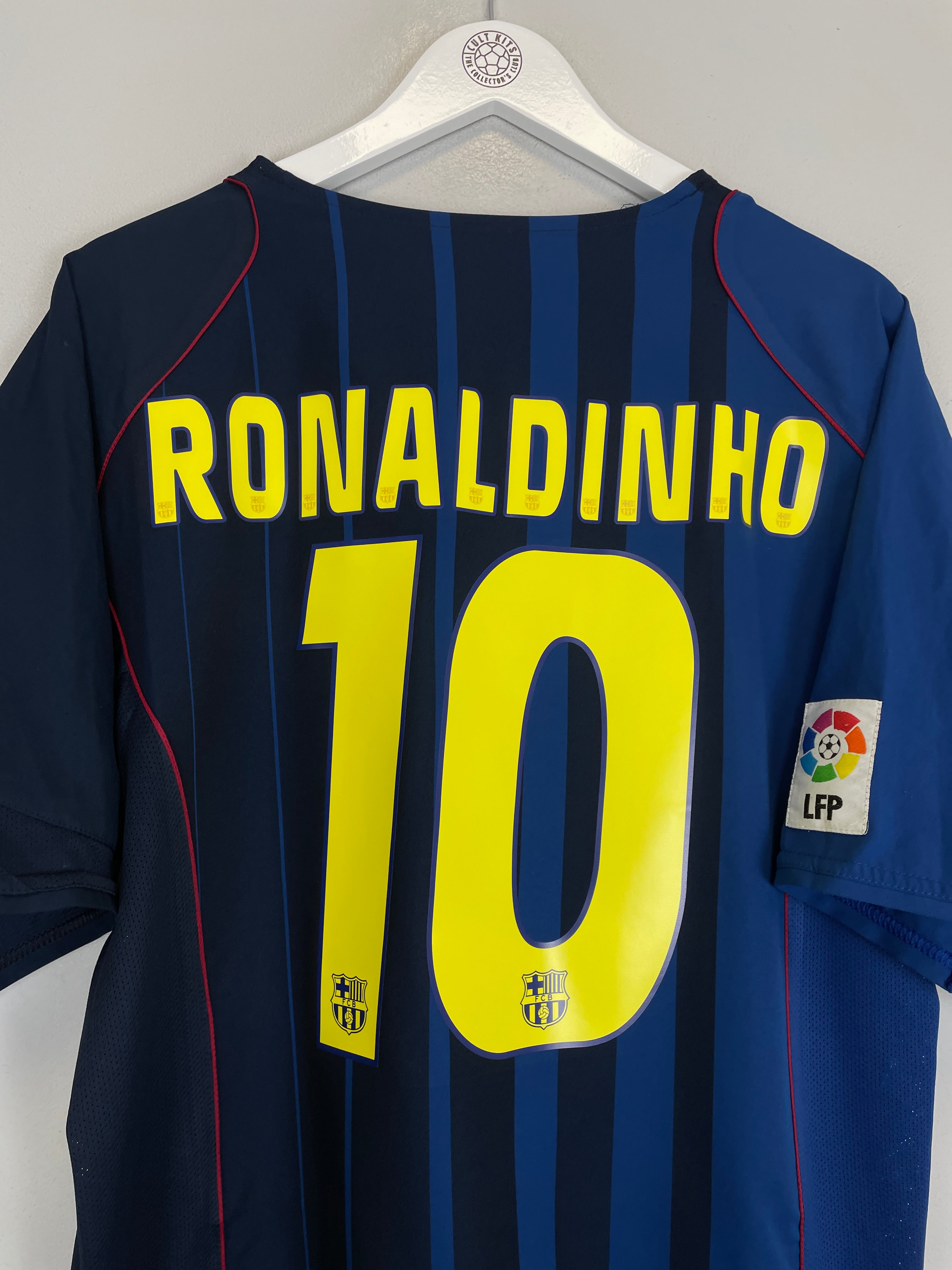 Shop 2004/05 BARCELONA RONALDINHO #10 AWAY SHIRT (XL) NIKE, classic football shirts, vintage football shirts & retro soccer jerseys at Cult Kits