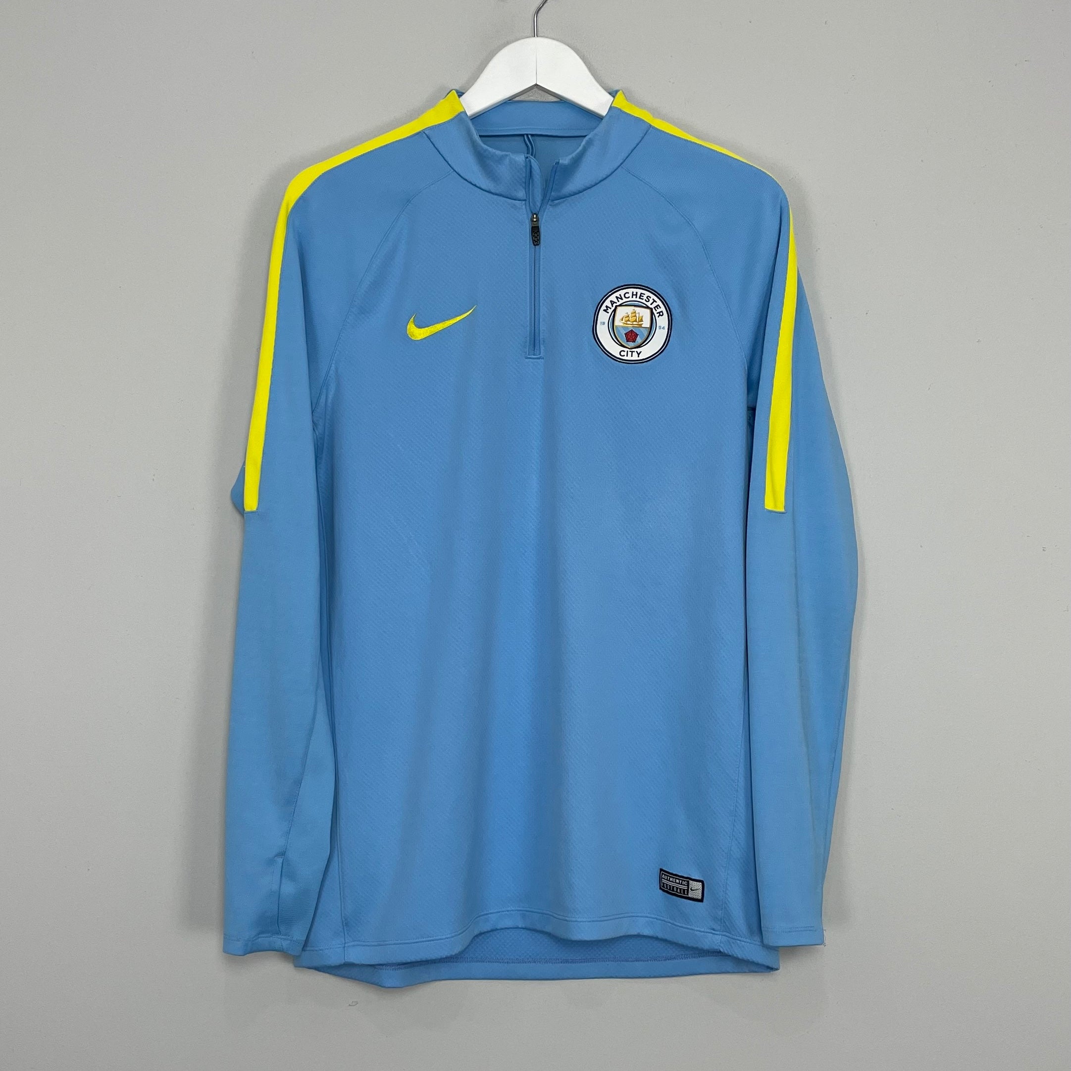Shop 2017/18 MANCHESTER CITY 1/4 ZIP TRAINING TOP (L) NIKE, classic football shirts, vintage football shirts & retro soccer jerseys at Cult Kits