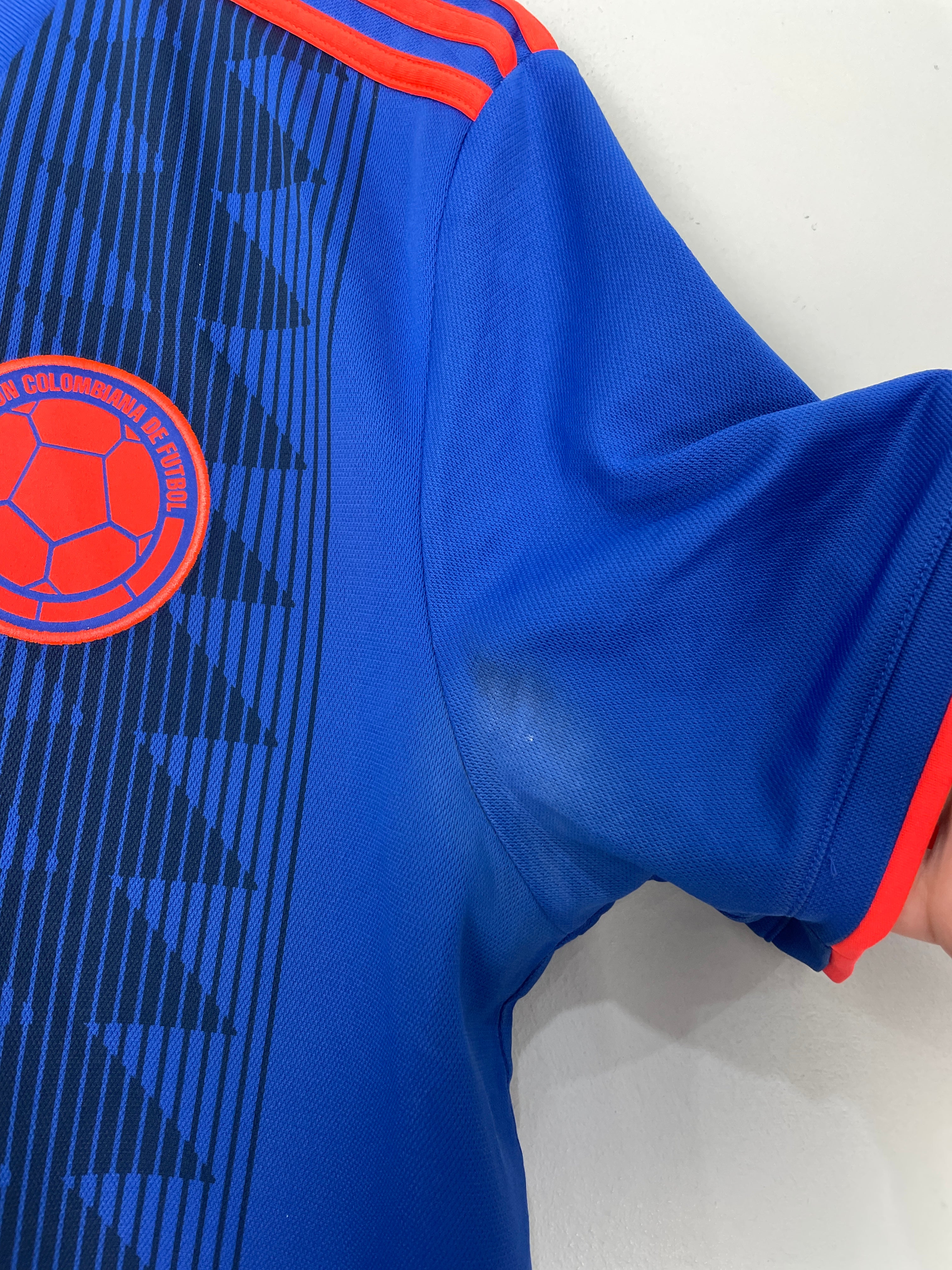Shop 2018/19 COLOMBIA JAMES #10 AWAY SHIRT (L) ADIDAS, classic football shirts, vintage football shirts & retro soccer jerseys at Cult Kits