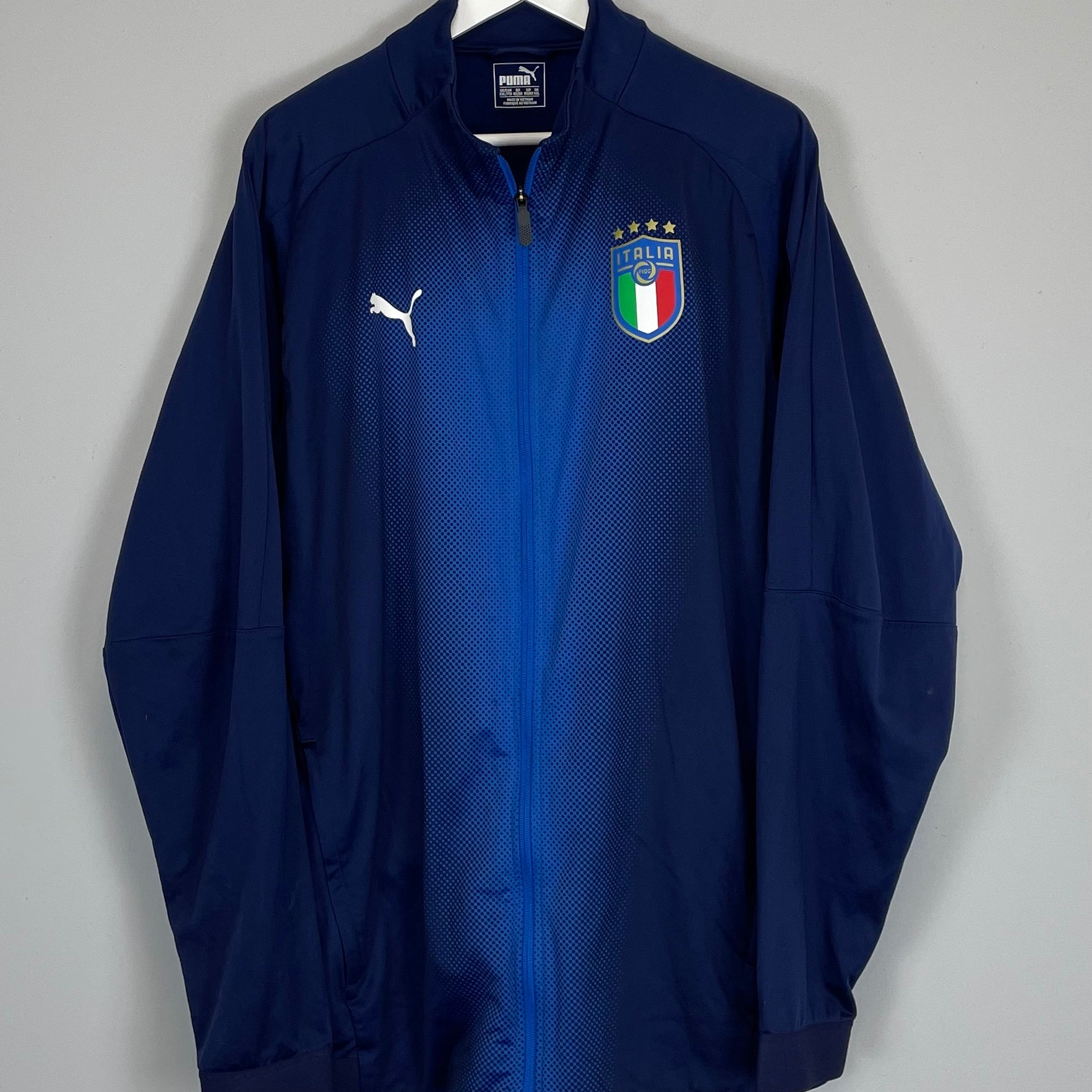 Shop 2018/19 ITALY TRACKSUIT TOP (XXL) PUMA, classic football shirts, vintage football shirts & retro soccer jerseys at Cult Kits