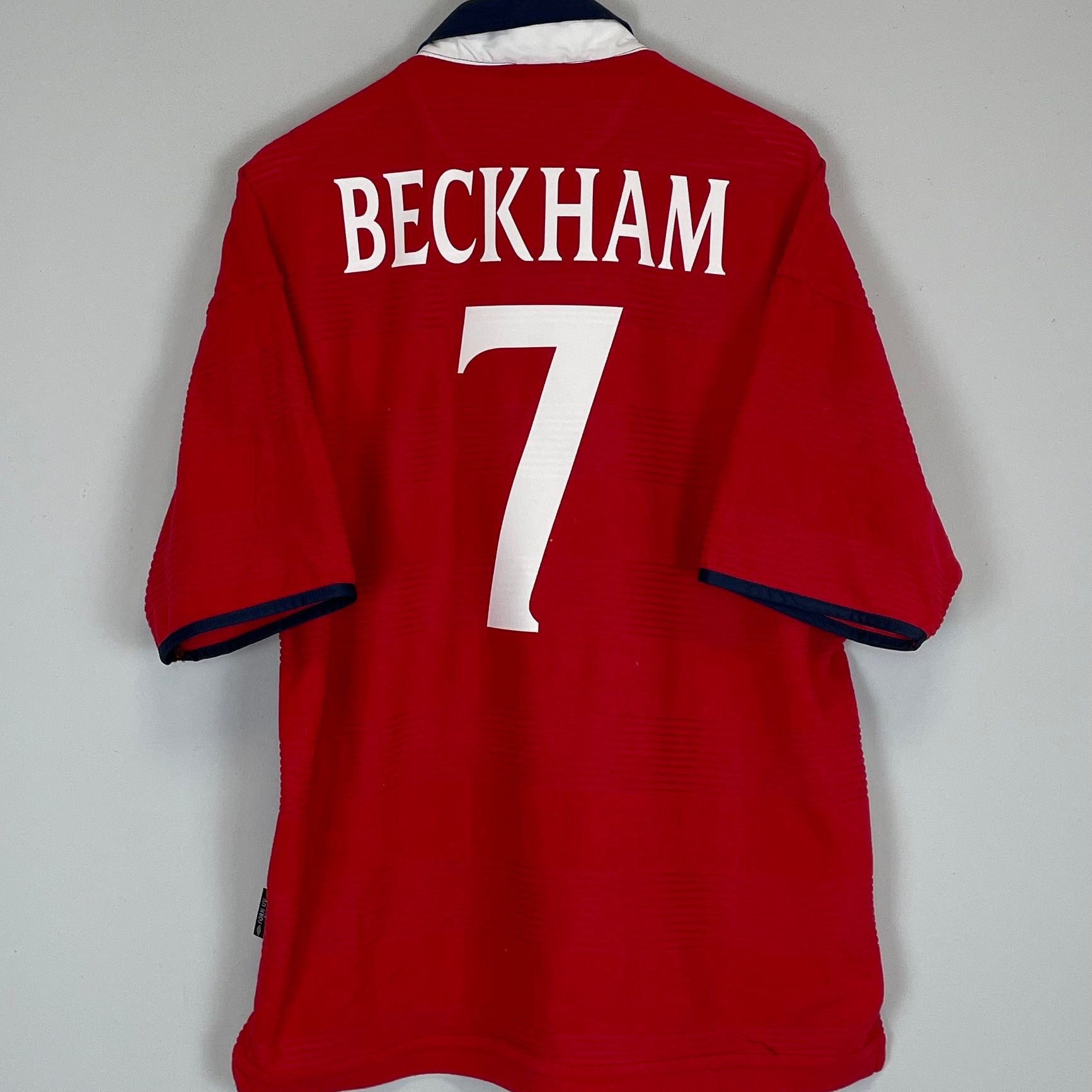 Shop 1999/01 ENGLAND BECKHAM #7 AWAY SHIRT (L) UMBRO, classic football shirts, vintage football shirts & retro soccer jerseys at Cult Kits
