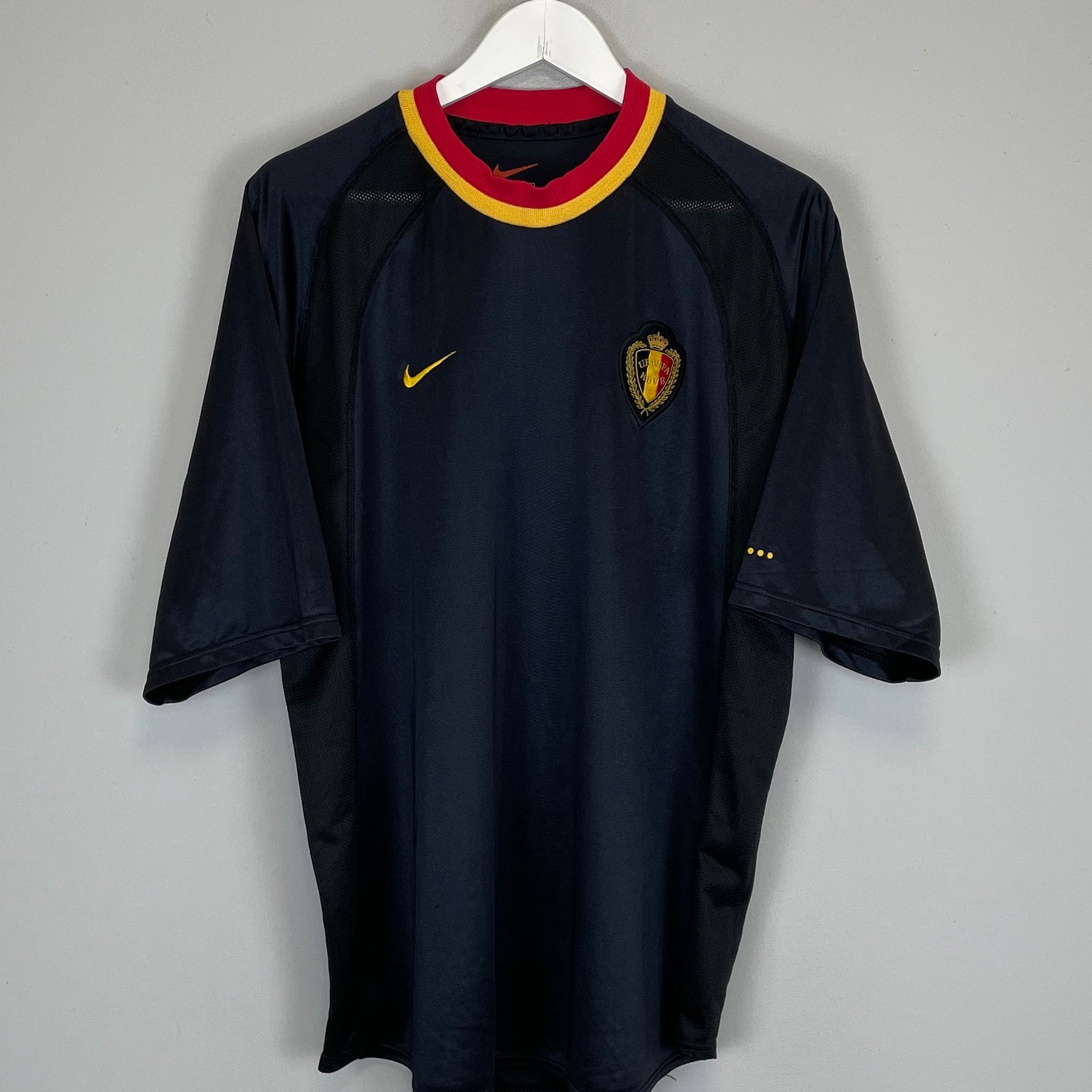 Shop 2000/02 BELGIUM AWAY SHIRT (L) NIKE, classic football shirts, vintage football shirts & retro soccer jerseys at Cult Kits