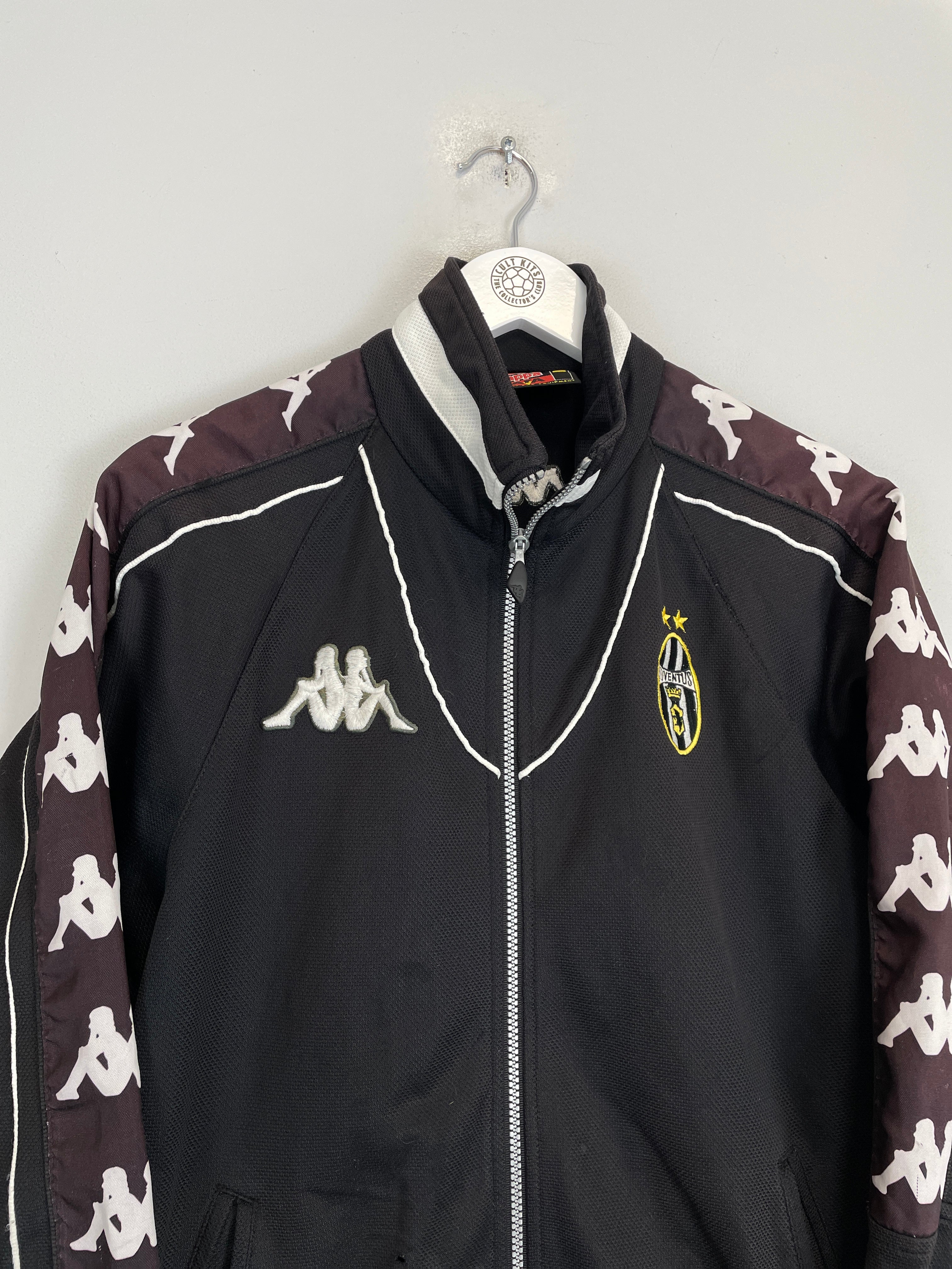 Shop 1999/00 JUVENTUS TRACK JACKET (M) KAPPA, classic football shirts, vintage football shirts & retro soccer jerseys at Cult Kits