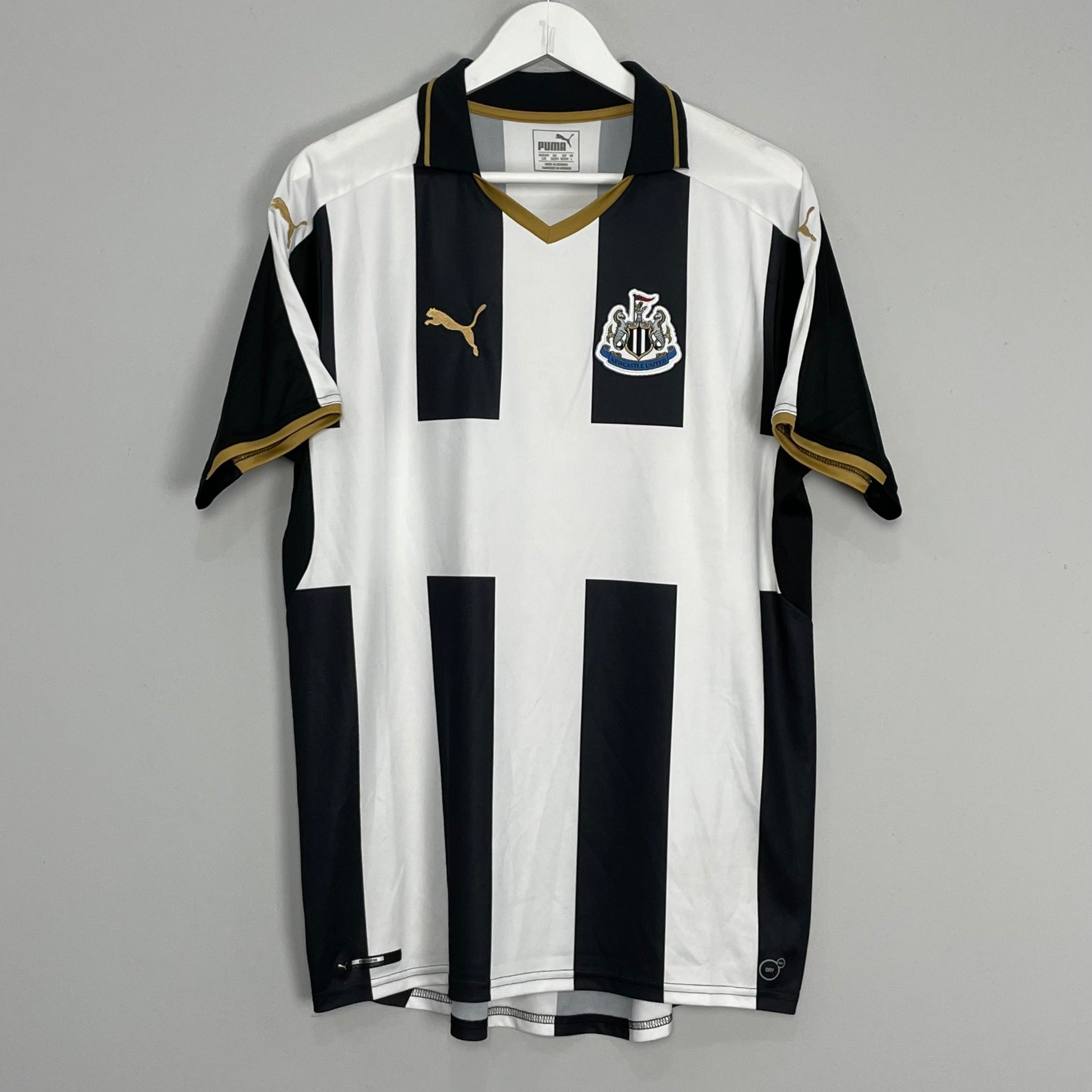Shop 2016/17 NEWCASTLE UNITED HOME SHIRT (L) PUMA, classic football shirts, vintage football shirts & retro soccer jerseys at Cult Kits