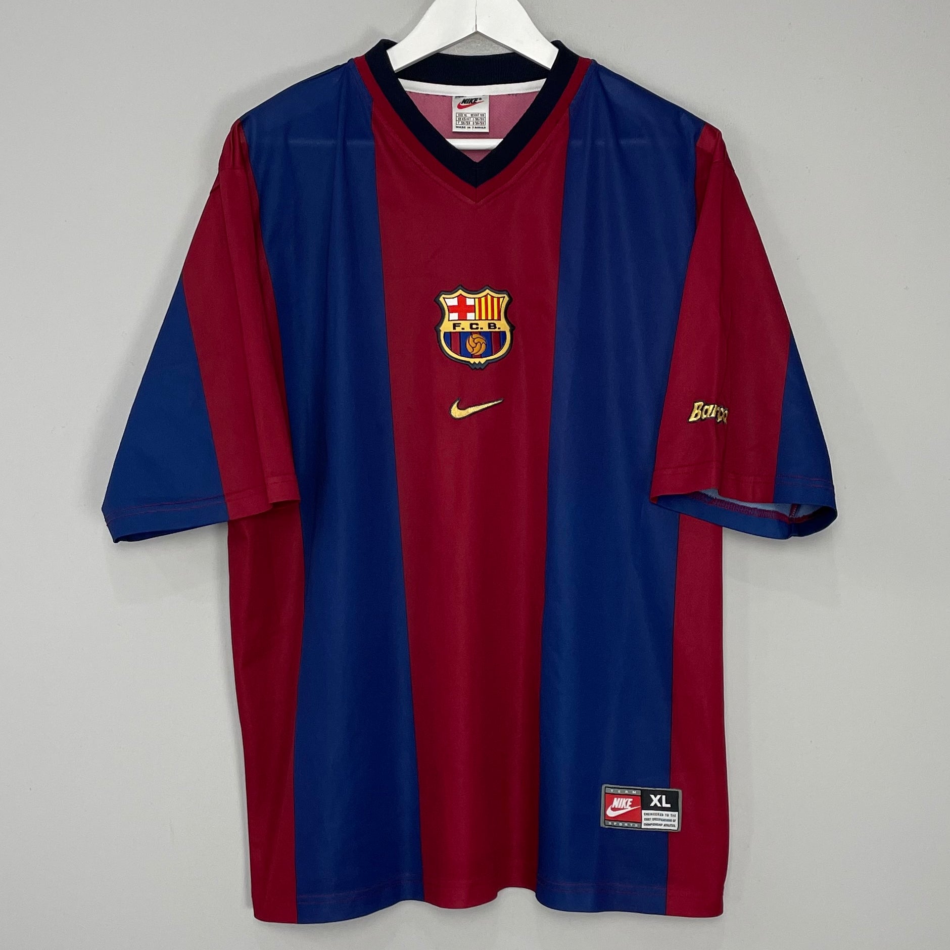 Shop 1998/00 BARCELONA HOME SHIRT (XL) BASIC NIKE, classic football shirts, vintage football shirts & retro soccer jerseys at Cult Kits