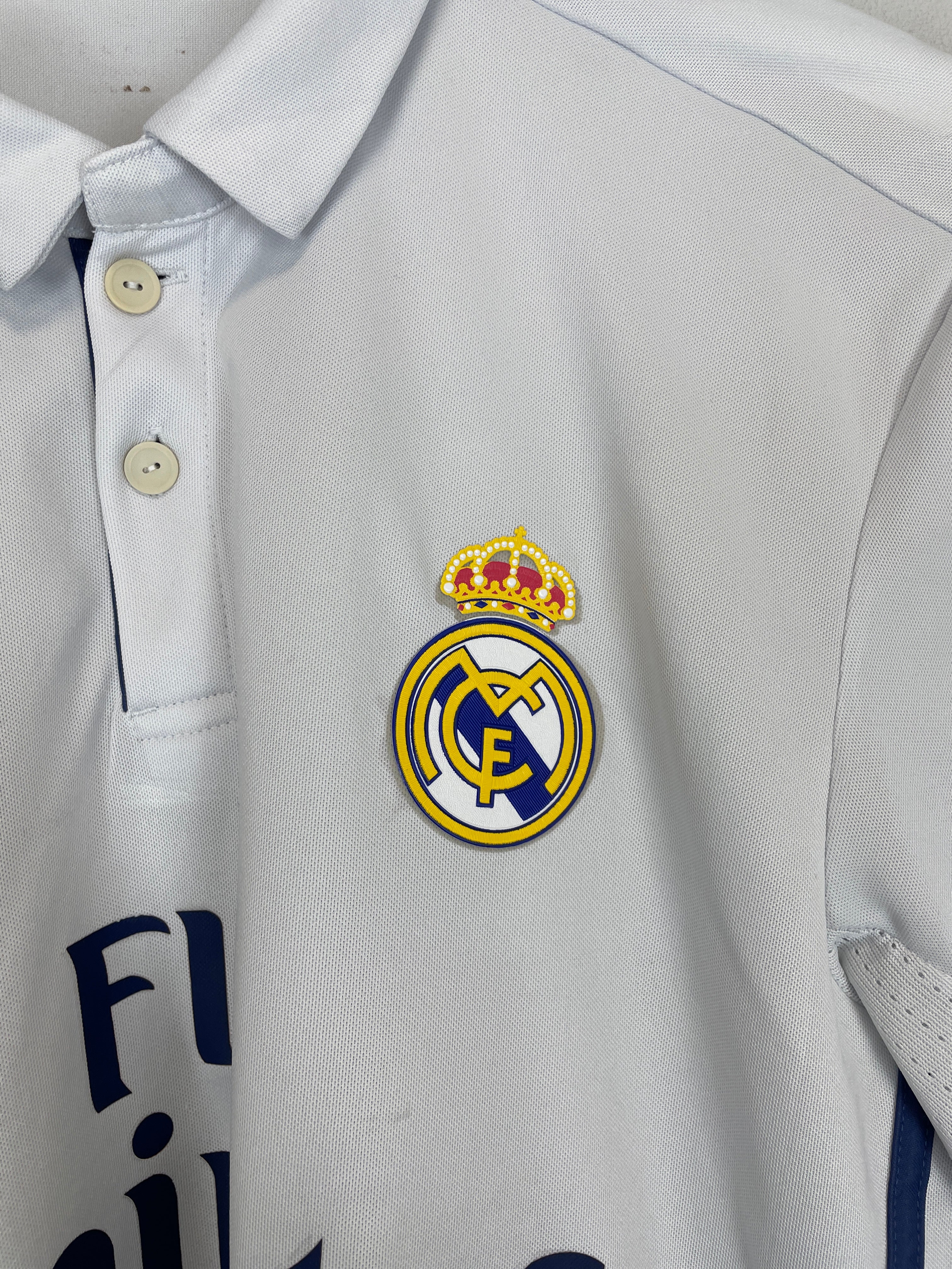 Shop 2016/17 REAL MADRID KROOS #8 HOME SHIRT (M) ADIDAS, classic football shirts, vintage football shirts & retro soccer jerseys at Cult Kits