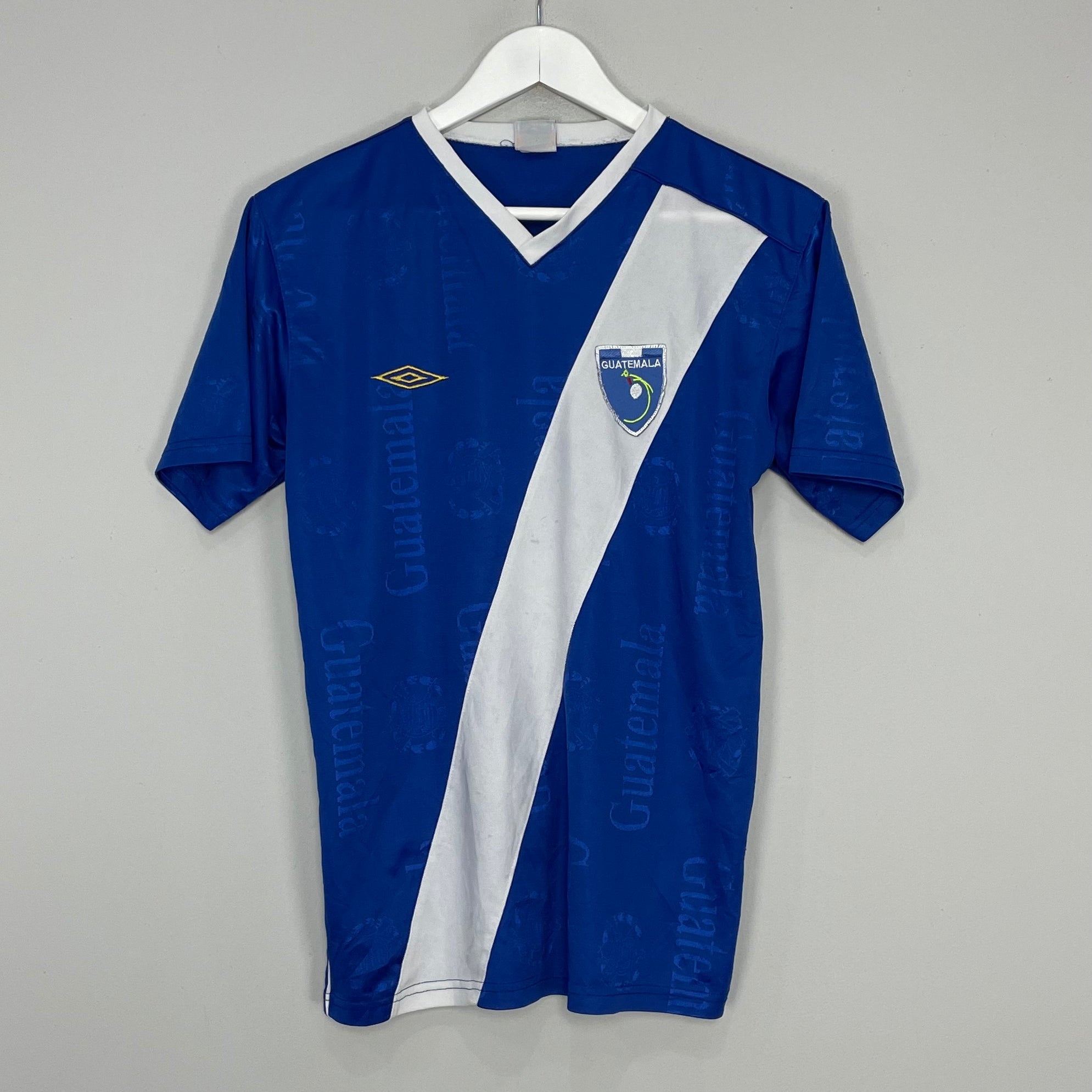 Shop 2015/16 GUATEMALA AWAY SHIRT (M) UMBRO, classic football shirts, vintage football shirts & retro soccer jerseys at Cult Kits