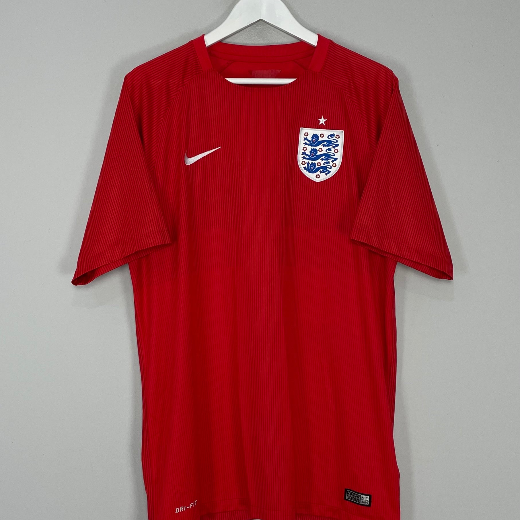 Shop 2014/15 ENGLAND AWAY SHIRT (XL) NIKE, classic football shirts, vintage football shirts & retro soccer jerseys at Cult Kits
