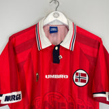 Shop 1998/00 NORWAY HOME SHIRT (L) UMBRO, classic football shirts, vintage football shirts & retro soccer jerseys at Cult Kits