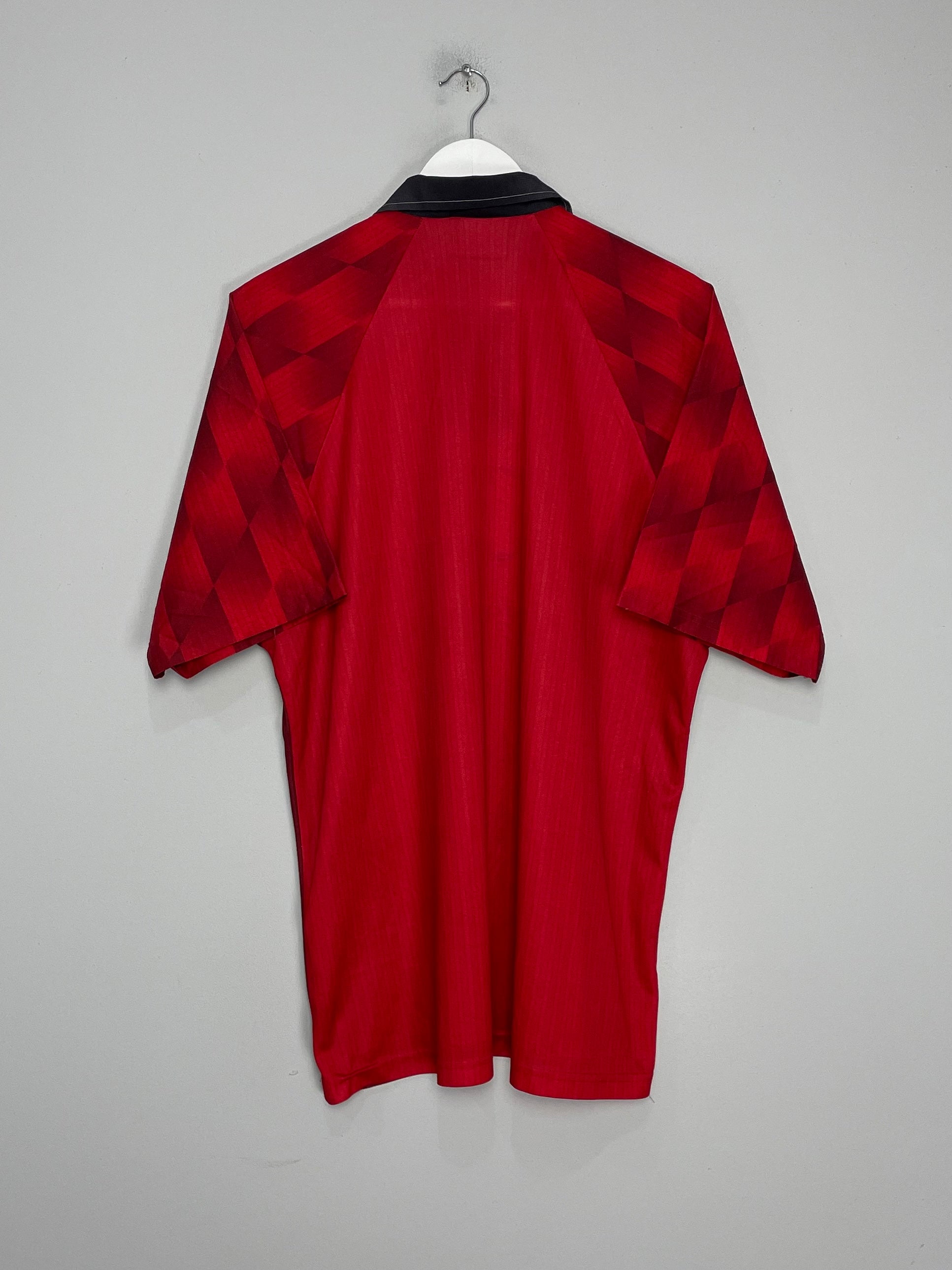 Shop 1996/98 MANCHESTER UNITED HOME SHIRT (XL) UMBRO, classic football shirts, vintage football shirts & retro soccer jerseys at Cult Kits
