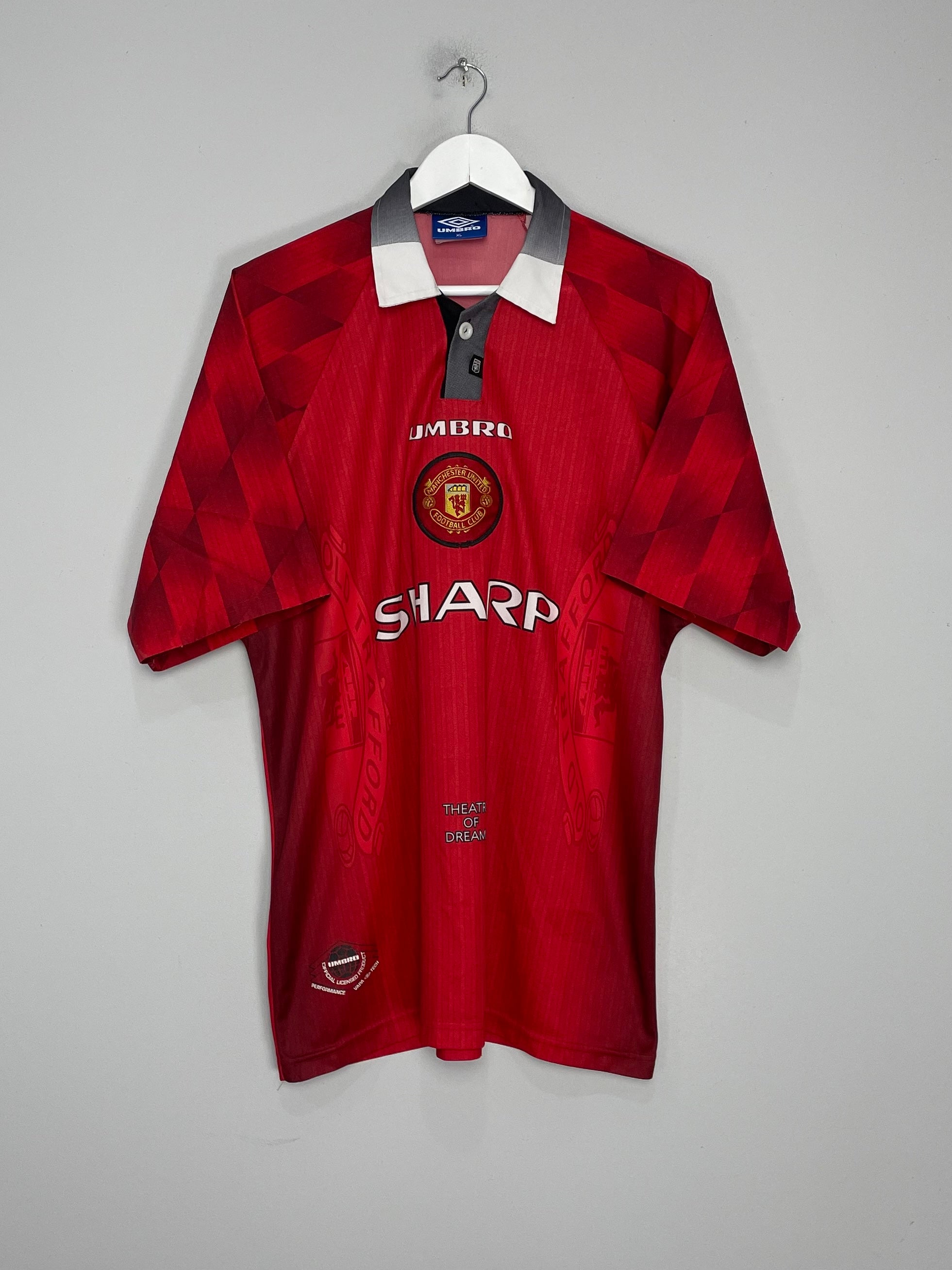 Shop 1996/98 MANCHESTER UNITED HOME SHIRT (XL) UMBRO, classic football shirts, vintage football shirts & retro soccer jerseys at Cult Kits