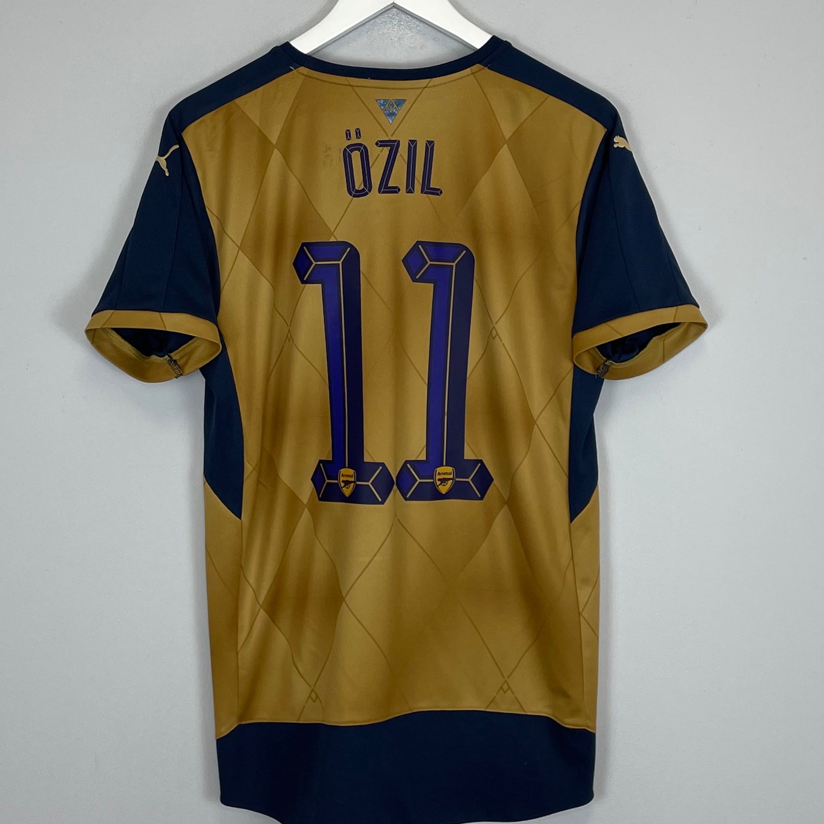 Shop 2015/16 ARSENAL OZIL #11 AWAY SHIRT (M) PUMA, classic football shirts, vintage football shirts & retro soccer jerseys at Cult Kits