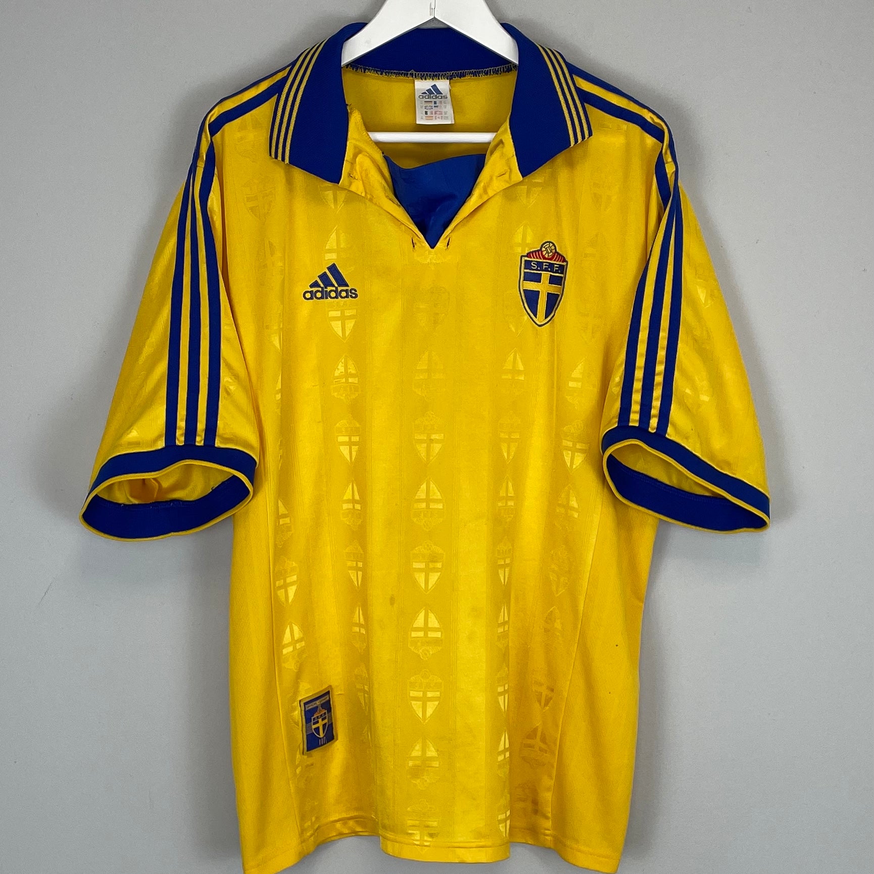 Shop 1998/99 SWEDEN HOME SHIRT (XL) ADIDAS, classic football shirts, vintage football shirts & retro soccer jerseys at Cult Kits