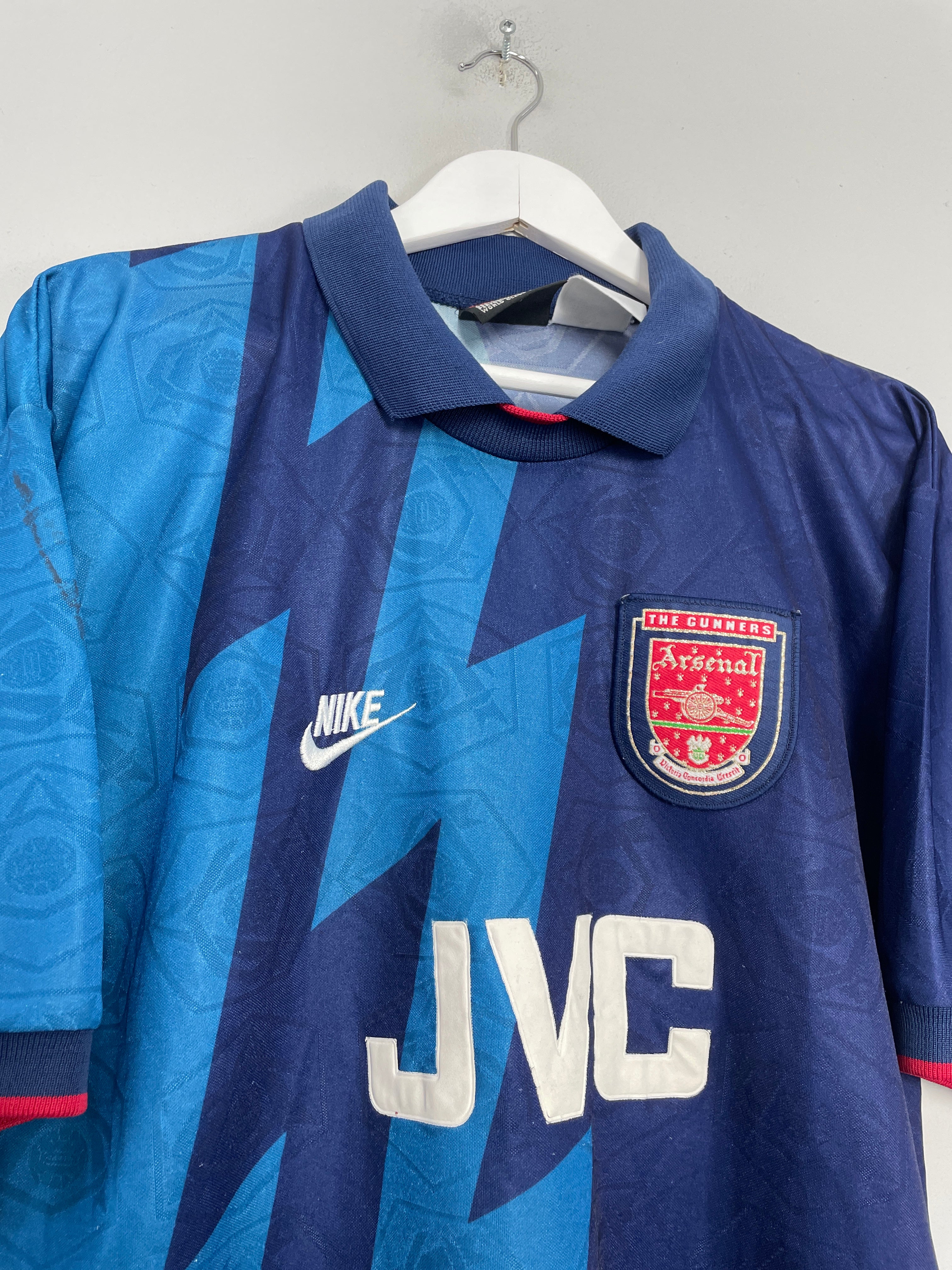 Shop 1995/96 ARSENAL BERGKAMP #10 AWAY SHIRT (XL) NIKE, classic football shirts, vintage football shirts & retro soccer jerseys at Cult Kits