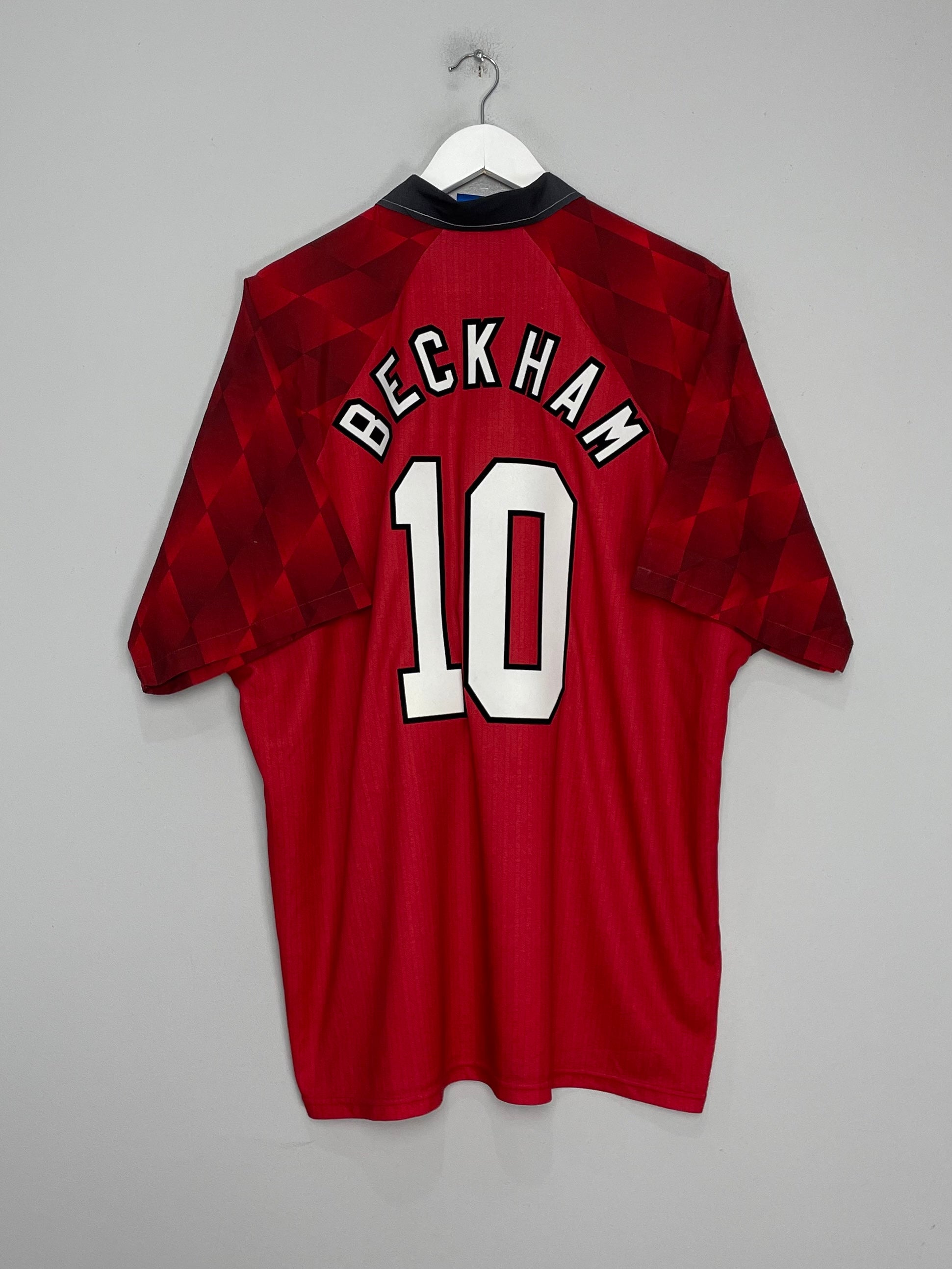 Shop 1996/98 MANCHESTER UNITED BECKHAM #10 HOME SHIRT (XXL) UMBRO, classic football shirts, vintage football shirts & retro soccer jerseys at Cult Kits