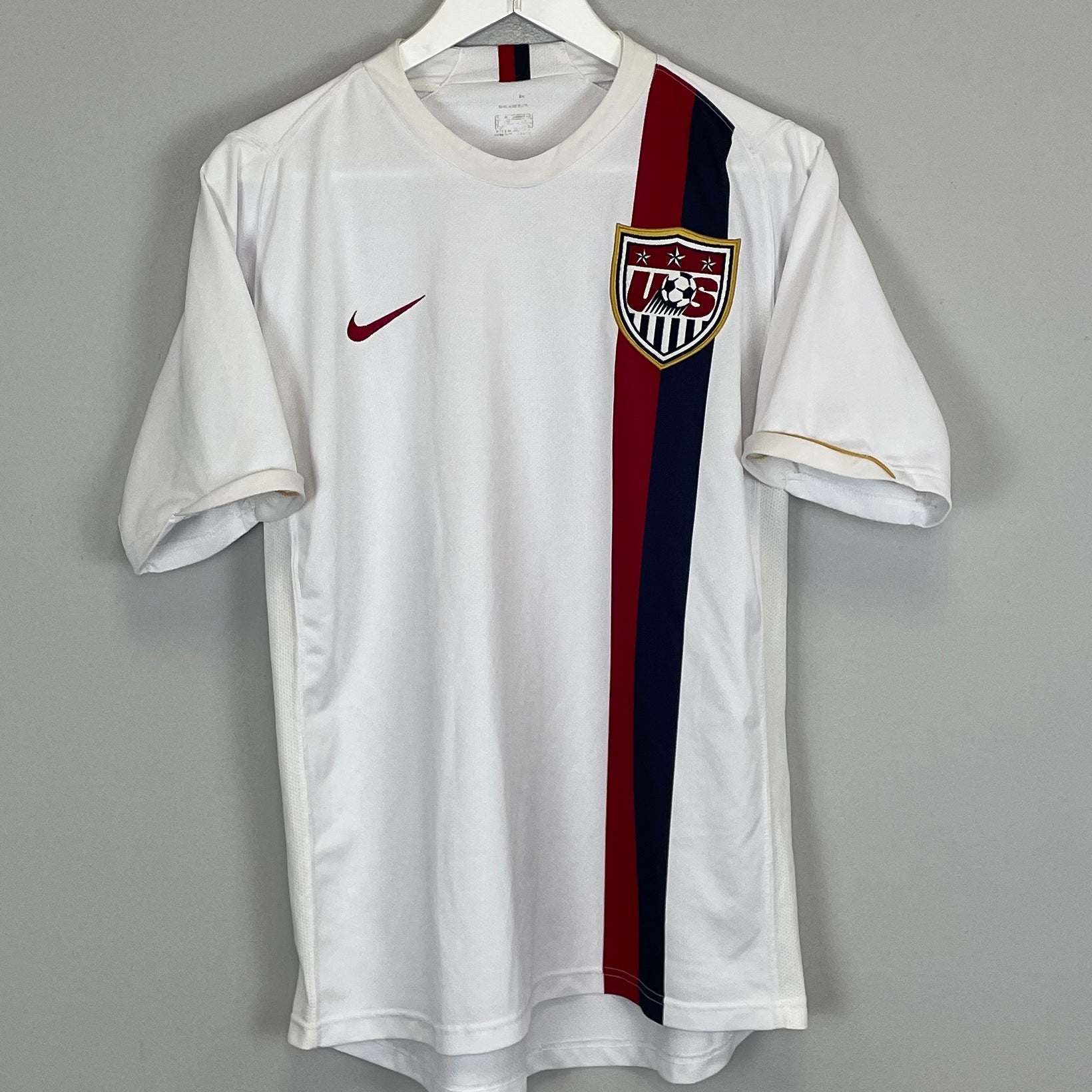 Shop 2006/08 USA HOME SHIRT (M) NIKE, classic football shirts, vintage football shirts & retro soccer jerseys at Cult Kits